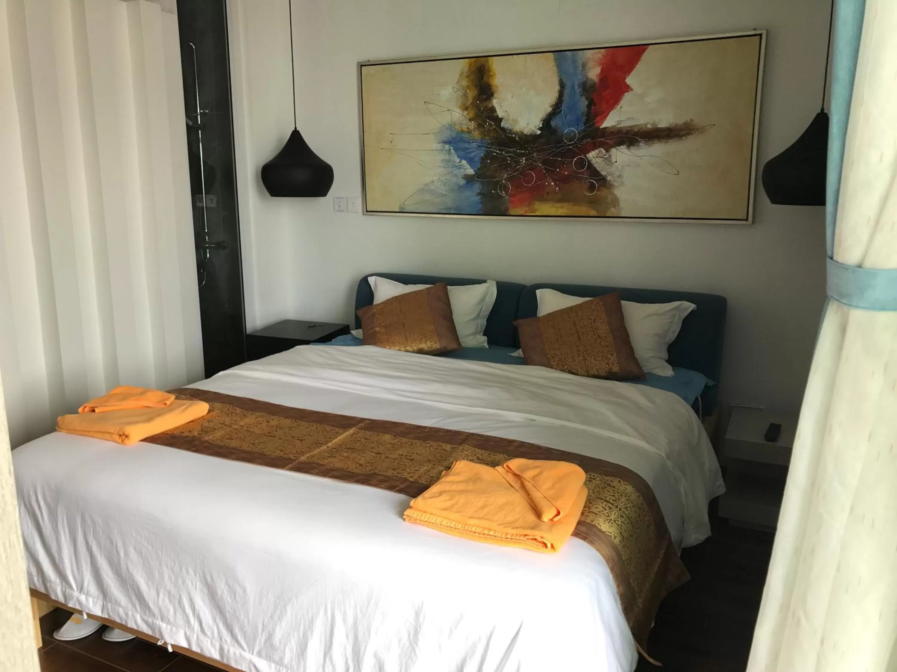 Living room, Bed in Benny's City Hotel