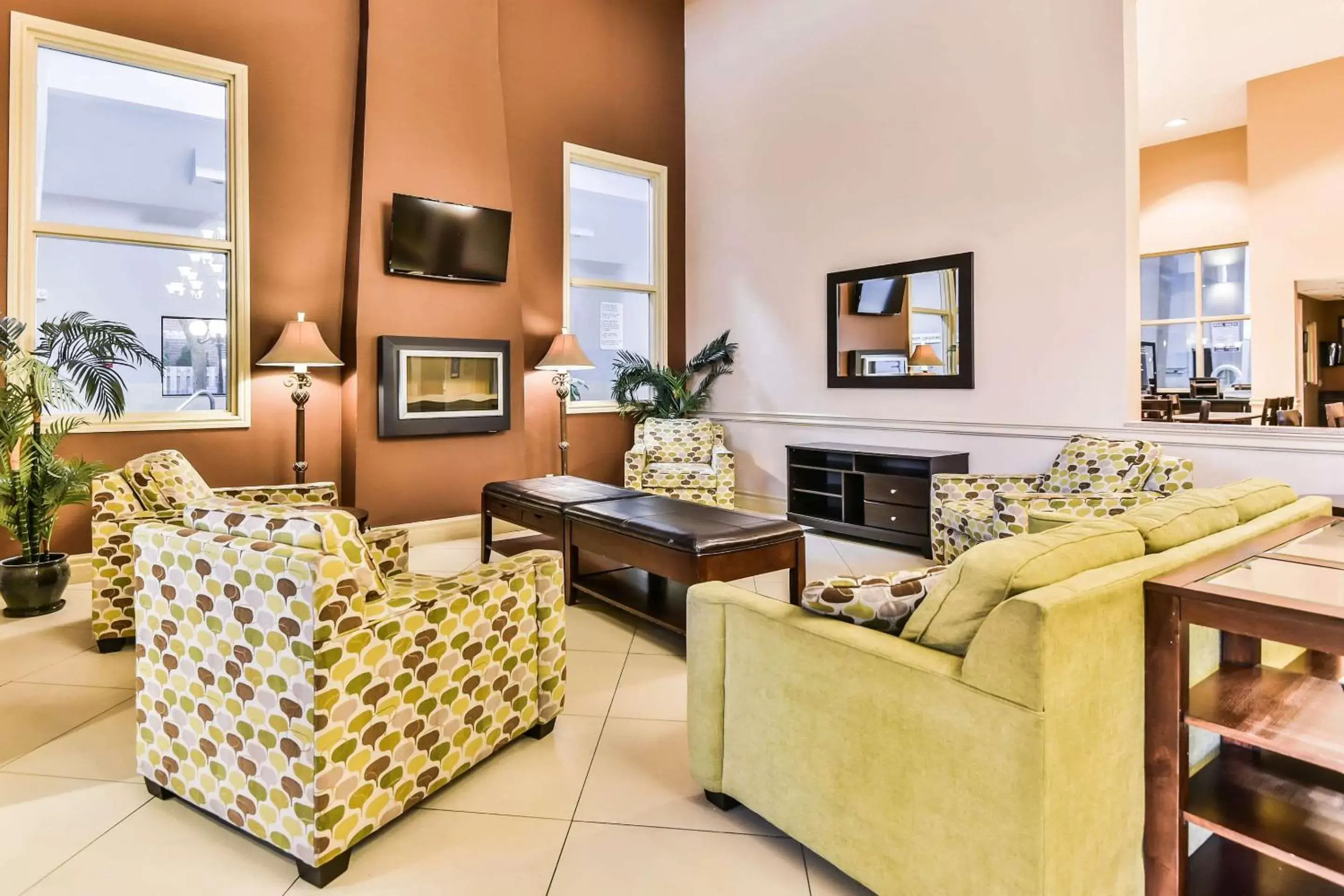 Lobby or reception, Seating Area in Comfort Inn & Suites Ambassador Bridge