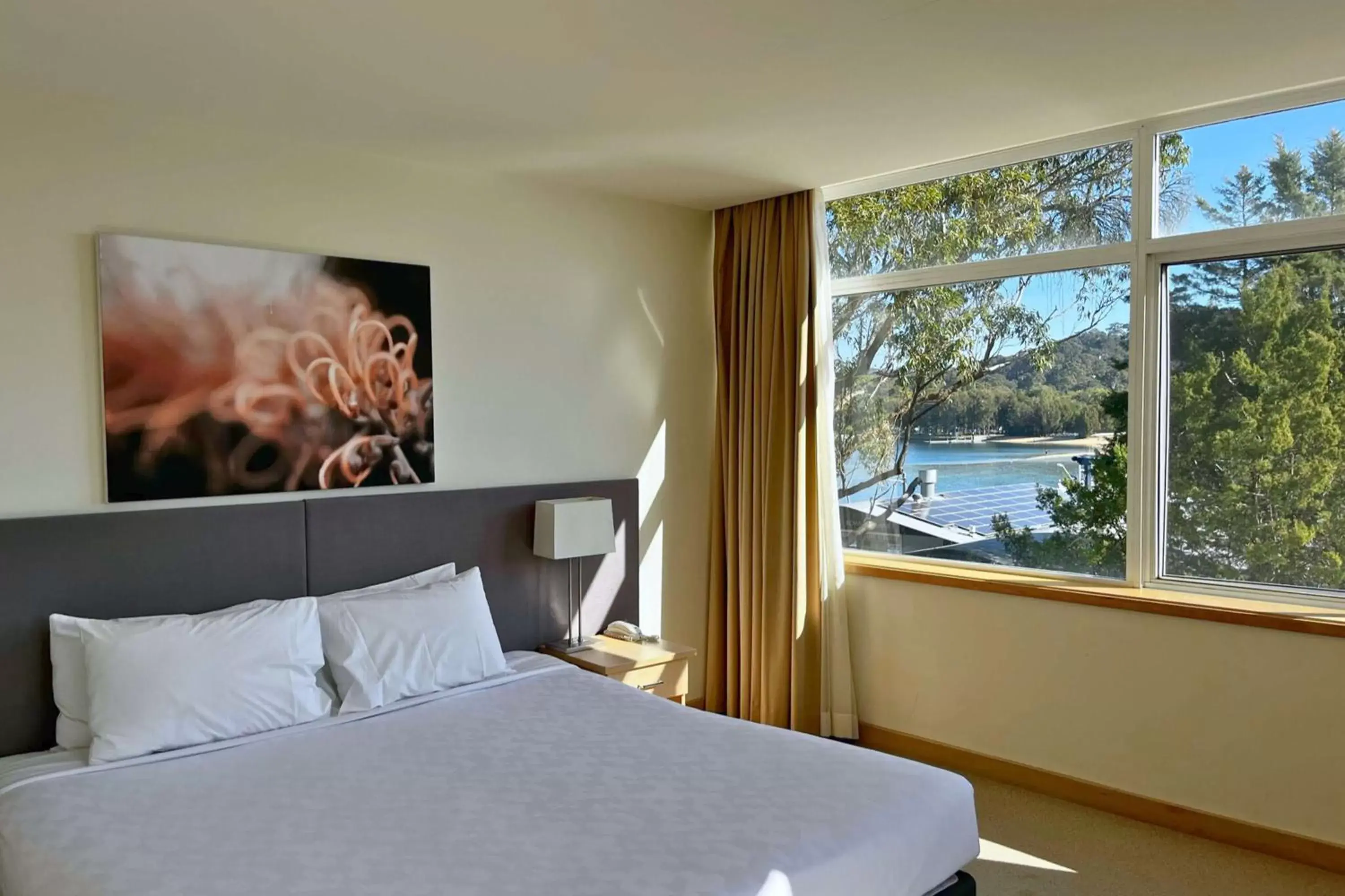 Bedroom, Bed in Mirage Hotel Newport Bedroom, Bed in Mirage Hotel Newport
