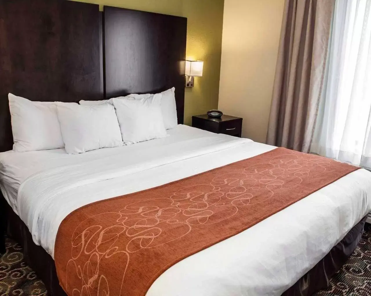 Bed in Comfort Suites West Indianapolis - Brownsburg