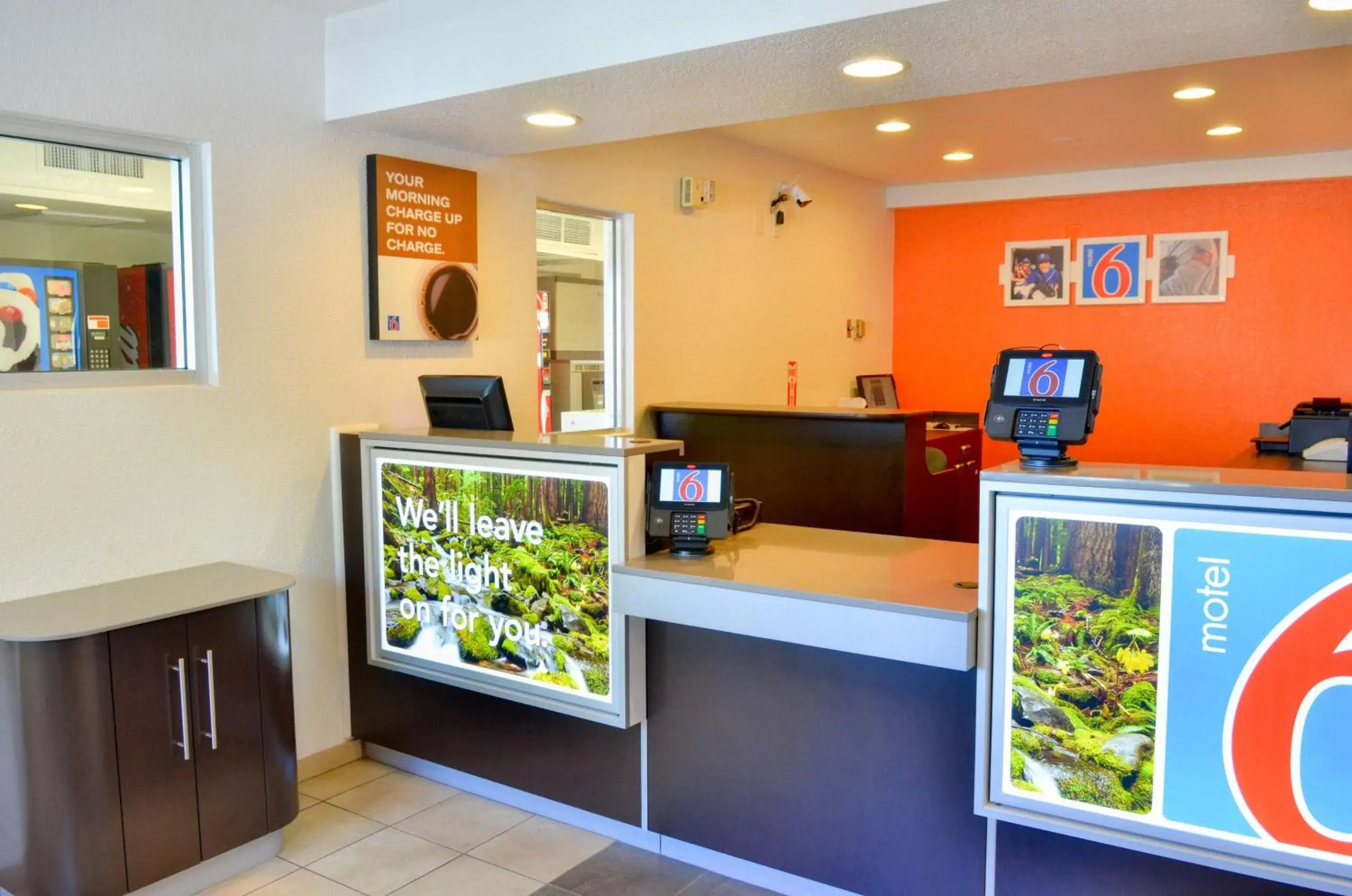 Lobby or reception, Lobby/Reception in Motel 6 Santa Nella, CA - Los Banos - Interstate 5