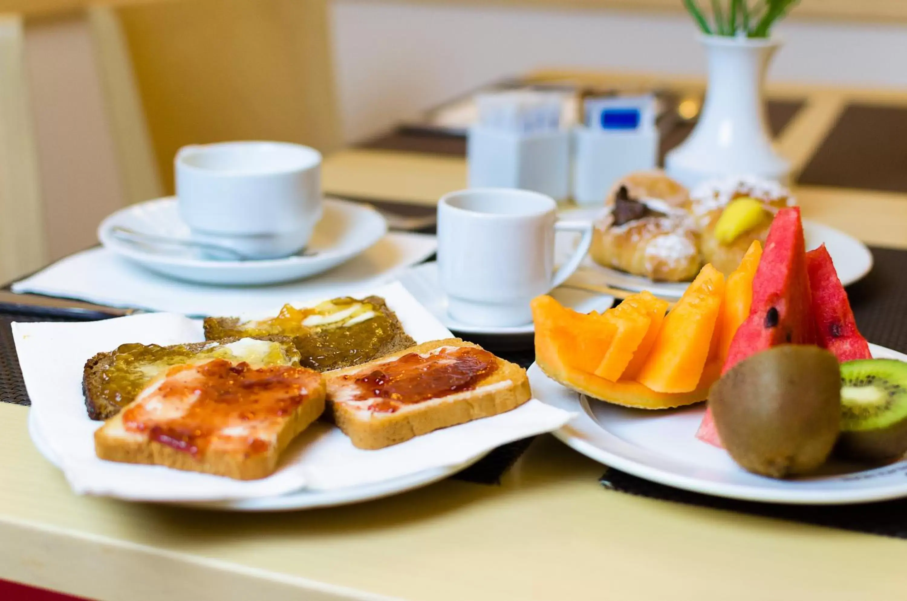 Buffet breakfast in Hotel Garibaldi
