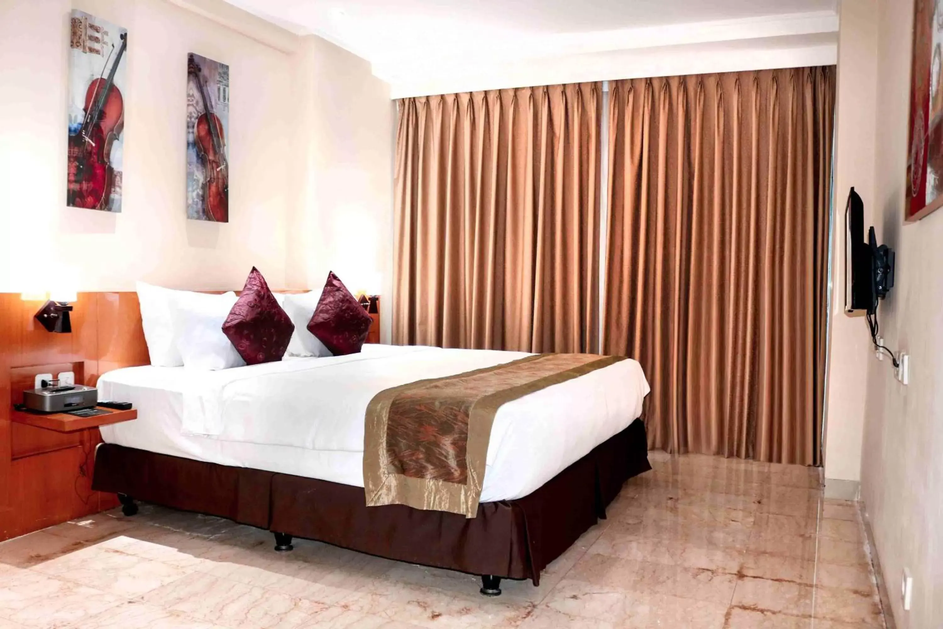 Bed in Aryaduta Palembang