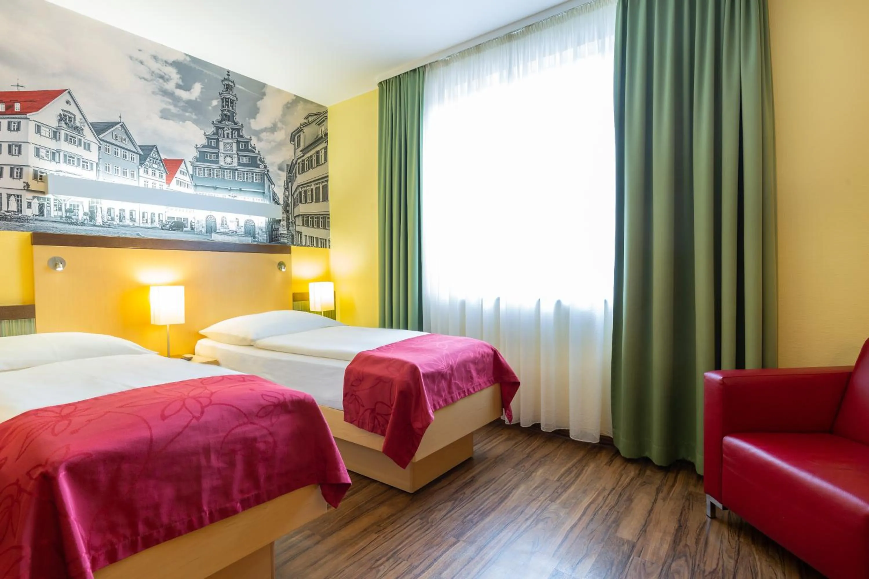 Staff, Bed in Hotel am Schillerpark