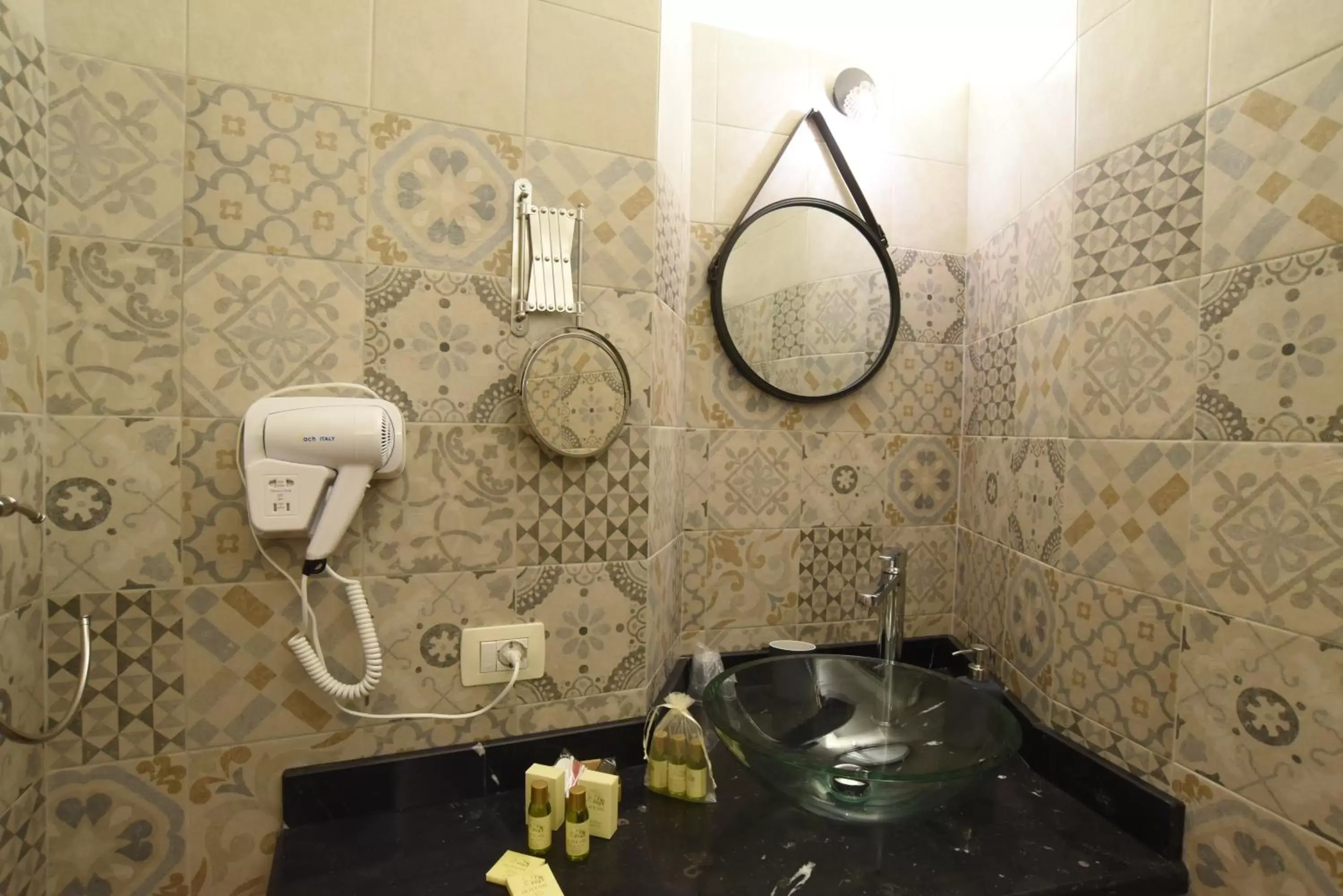 Bathroom in Cadelli Luxury Suite & Apartments