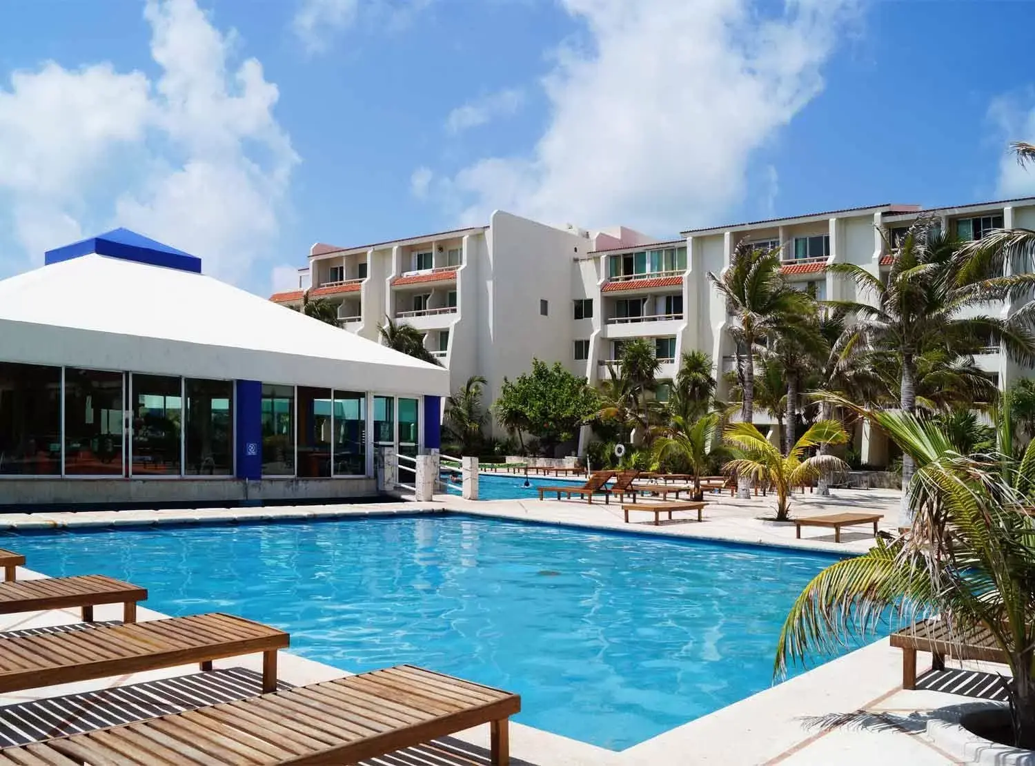 Swimming Pool in Apartment Ocean Front Cancun