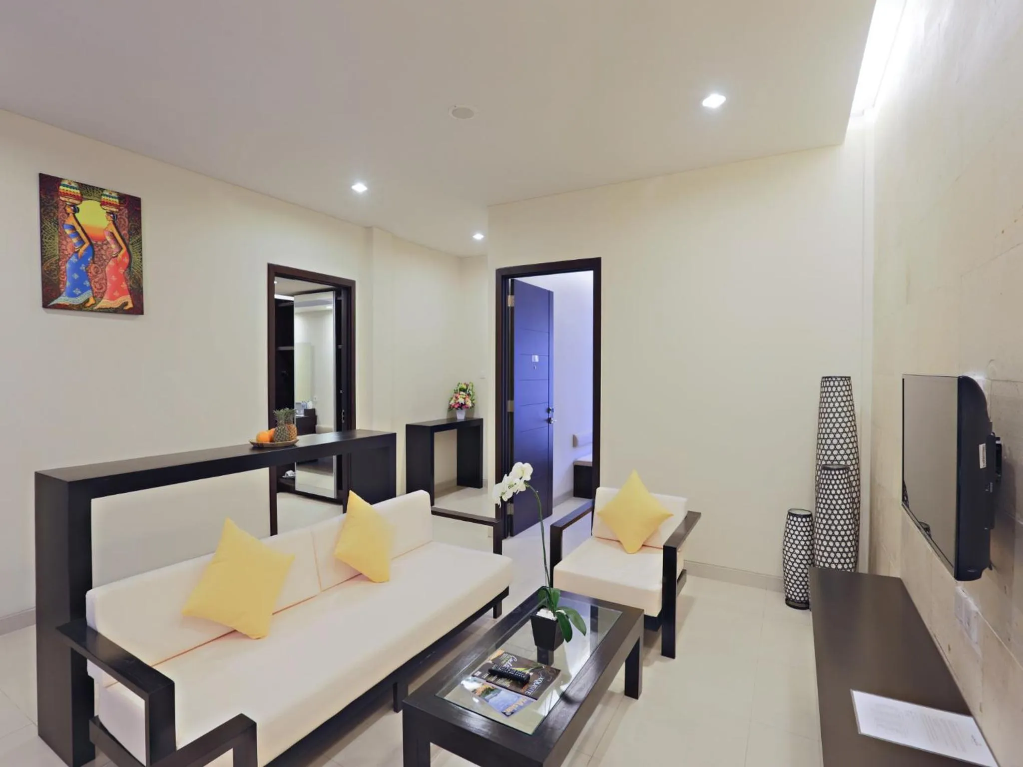 Living room, Bed in Euphoria Hotel