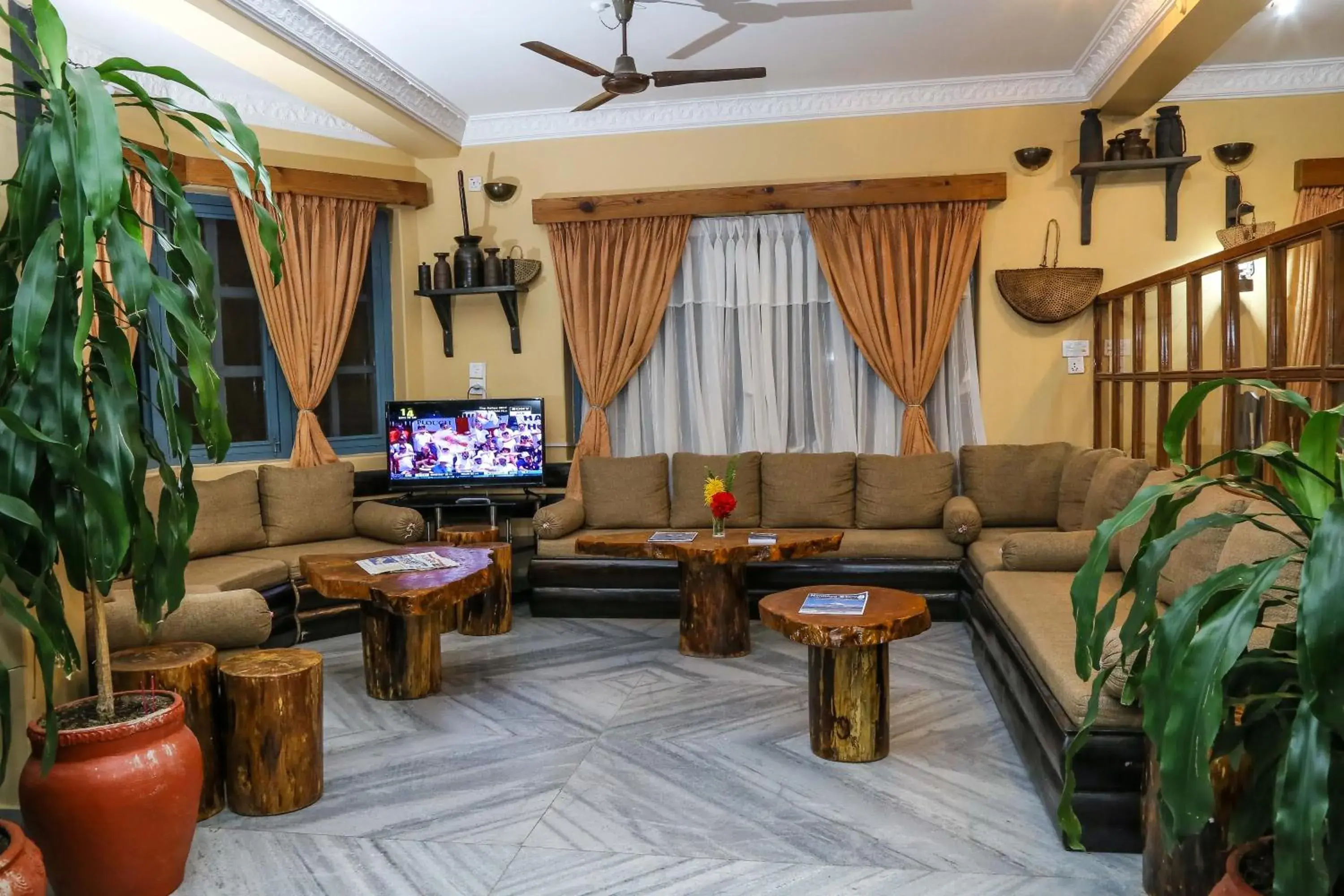 Lobby or reception, Seating Area in The Silver Oaks Inn