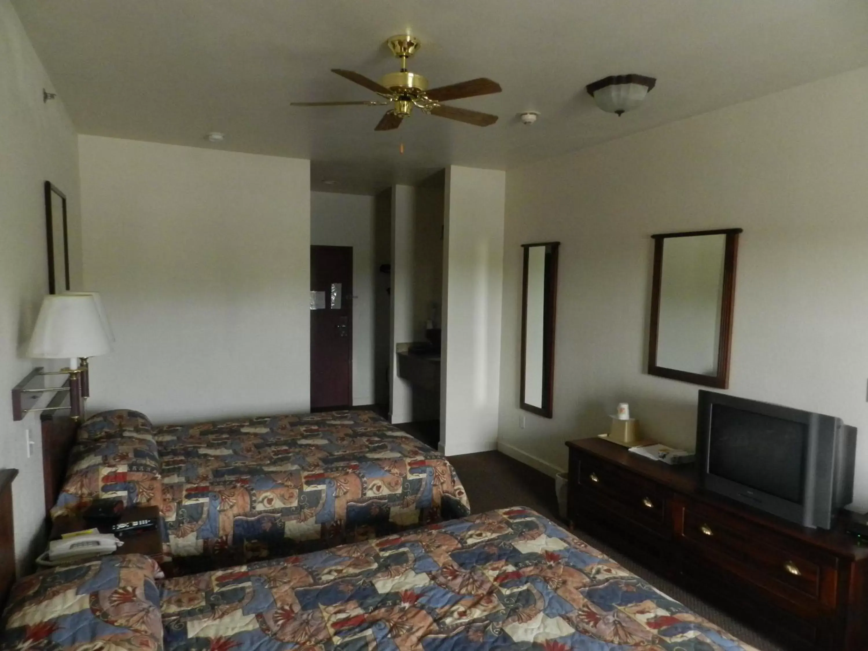 Queen Room with Two Queen Beds - Non-Smoking in Super 8 by Wyndham St. Louis Airport