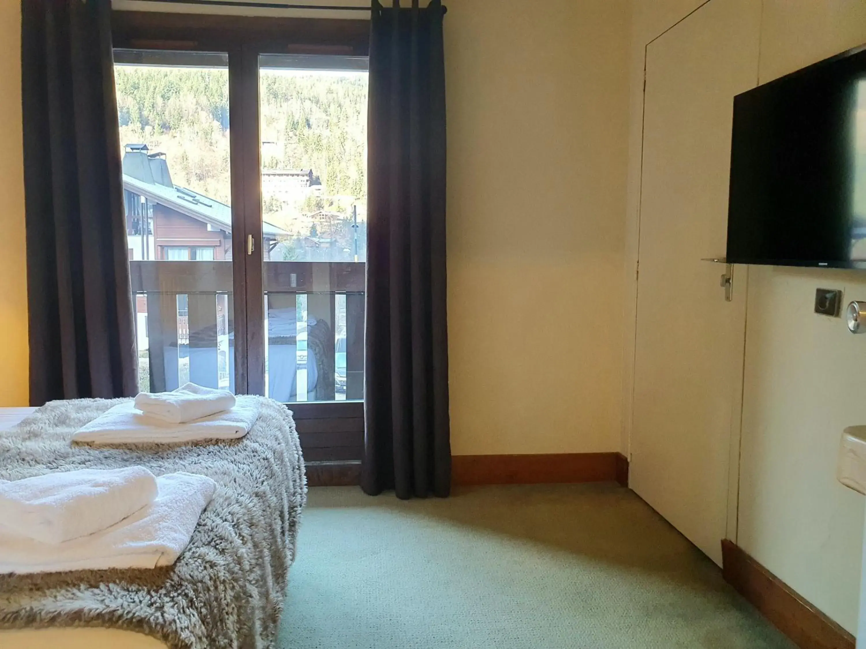 Double Room with Balcony Brevent side in Chalet Hôtel du Bois Double Room with Balcony Brevent side in Chalet Hôtel du Bois