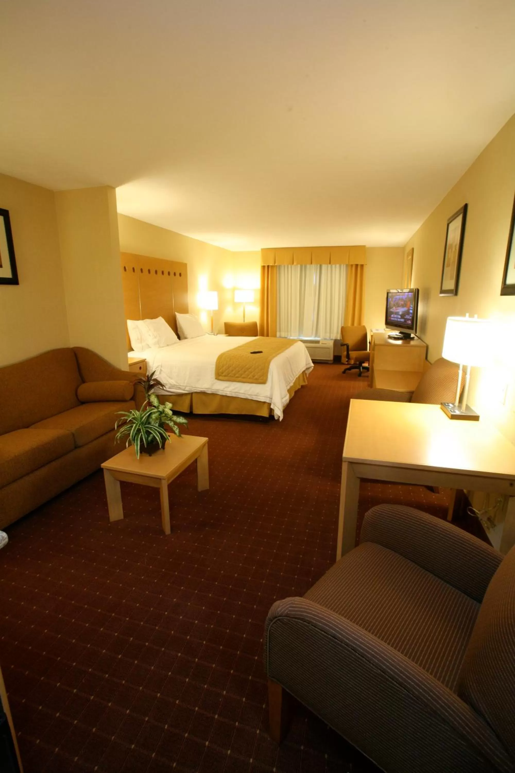 Bed in Holiday Inn Express Saltillo Zona Aeropuerto by IHG