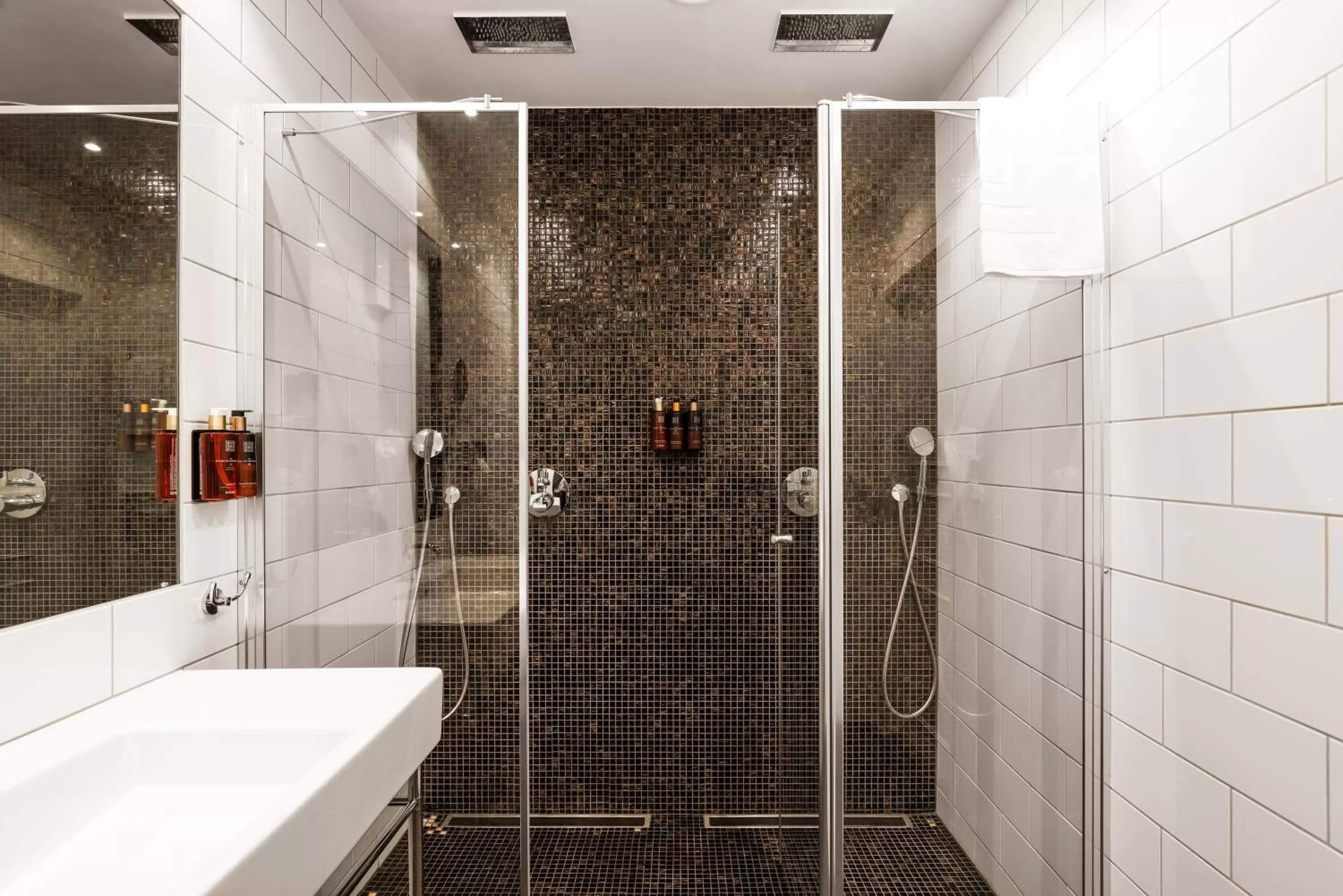 Shower in Comfort Hotel Linköping City