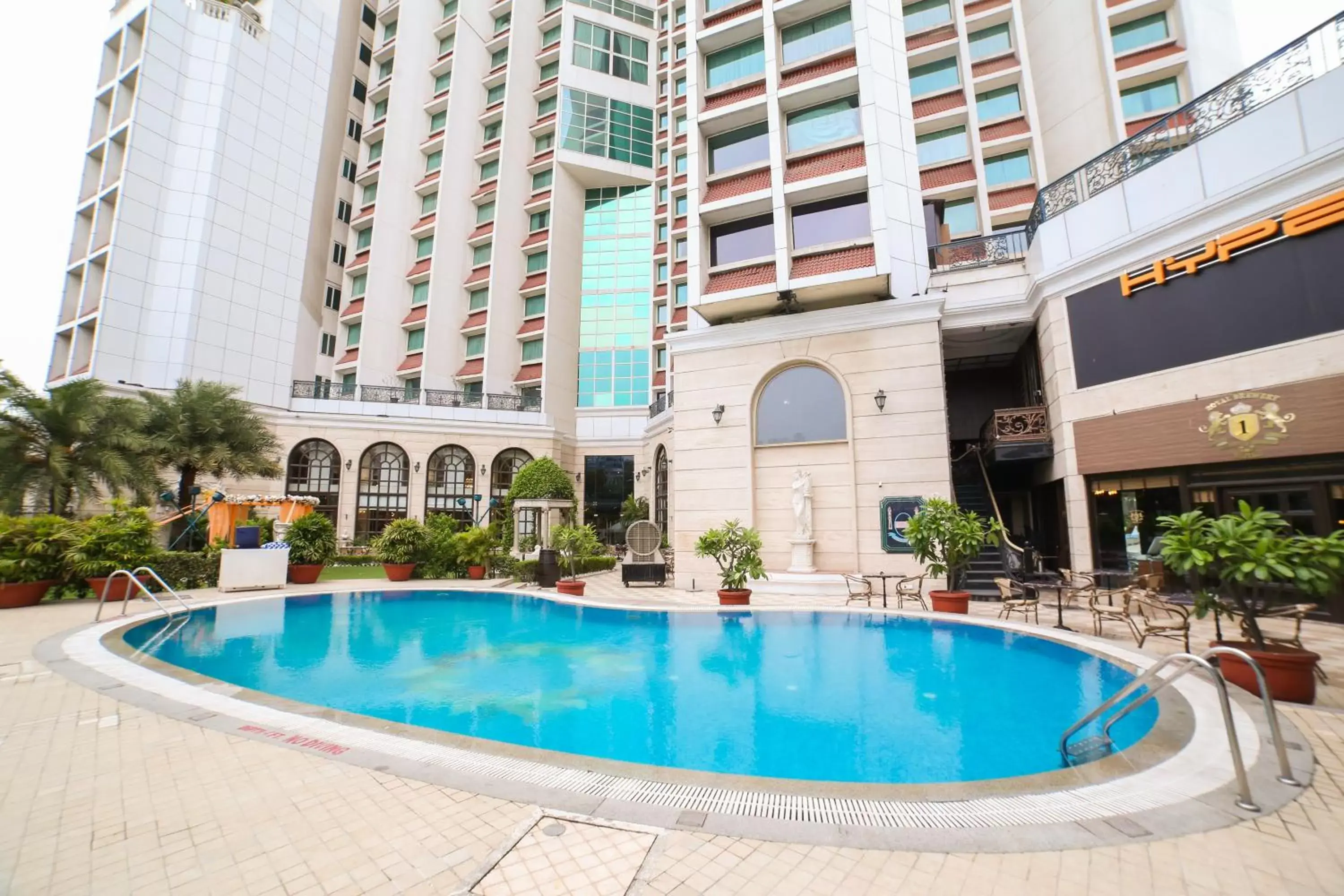 Property building, Swimming Pool in Hotel The Royal Plaza