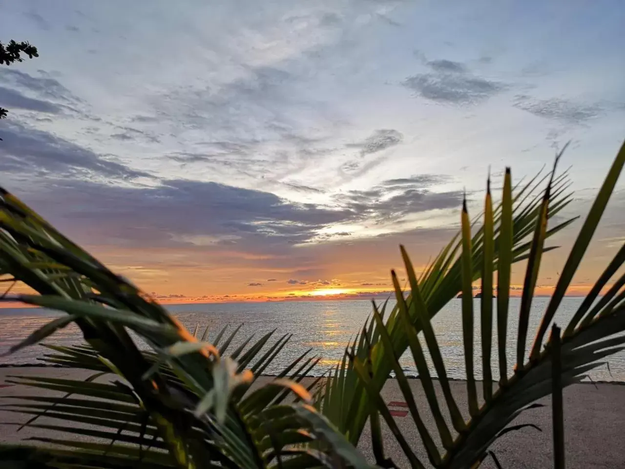 Natural landscape, Sunrise/Sunset in Koh Chang Bailan Beach Resort