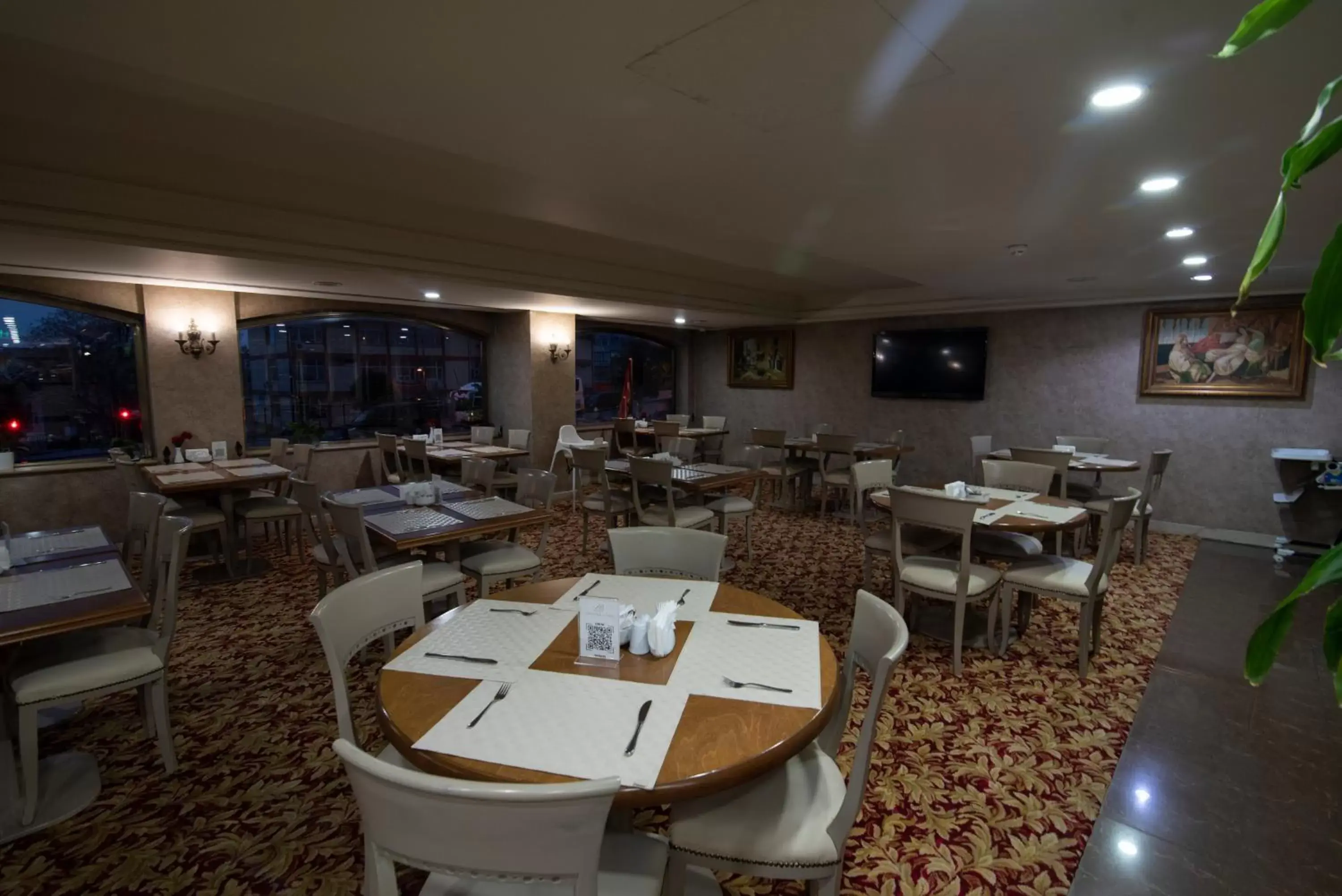 Restaurant/Places to Eat in Hotel Bulvar Palas
