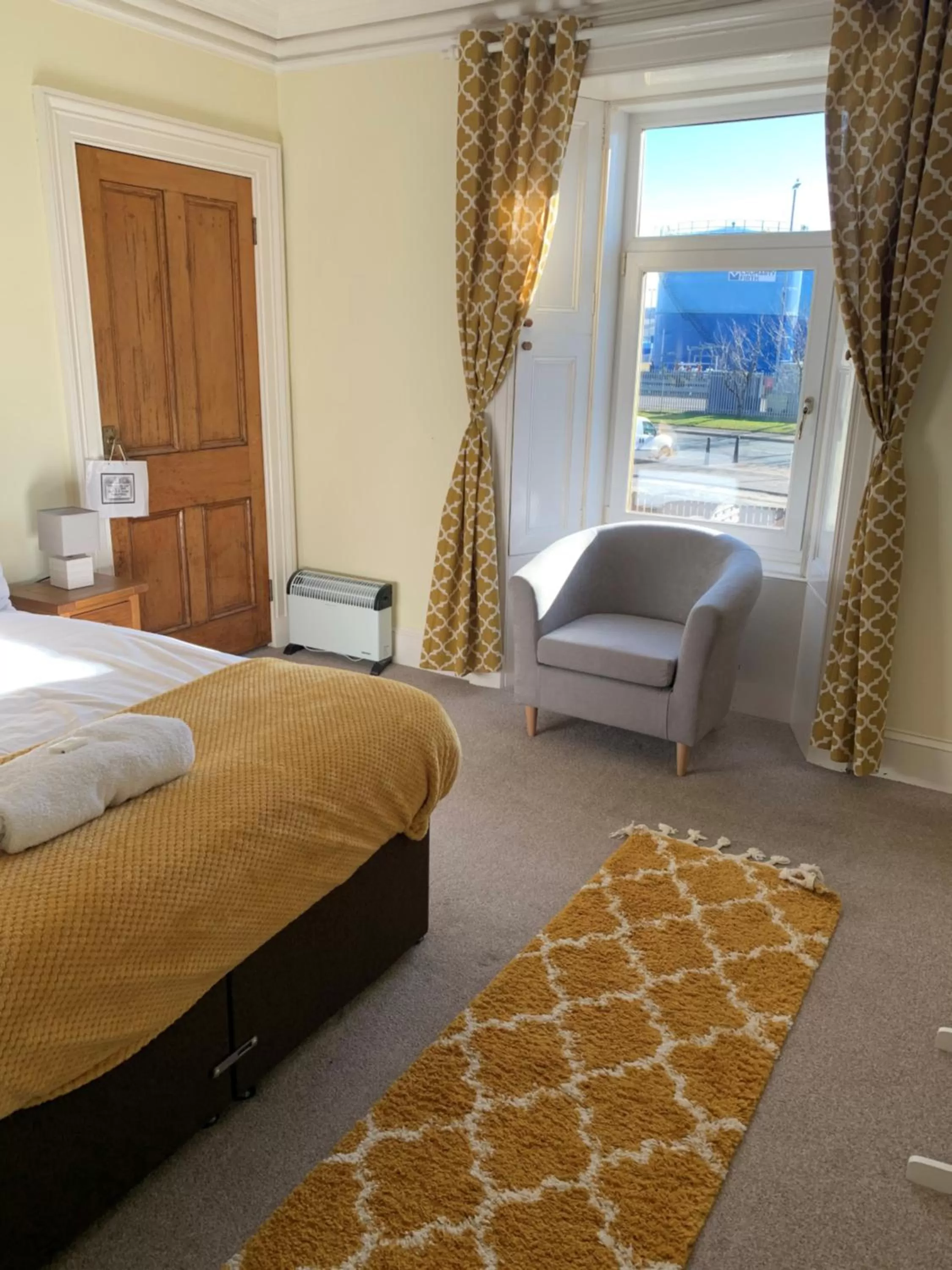 Street view, Bed in The Ship Inn