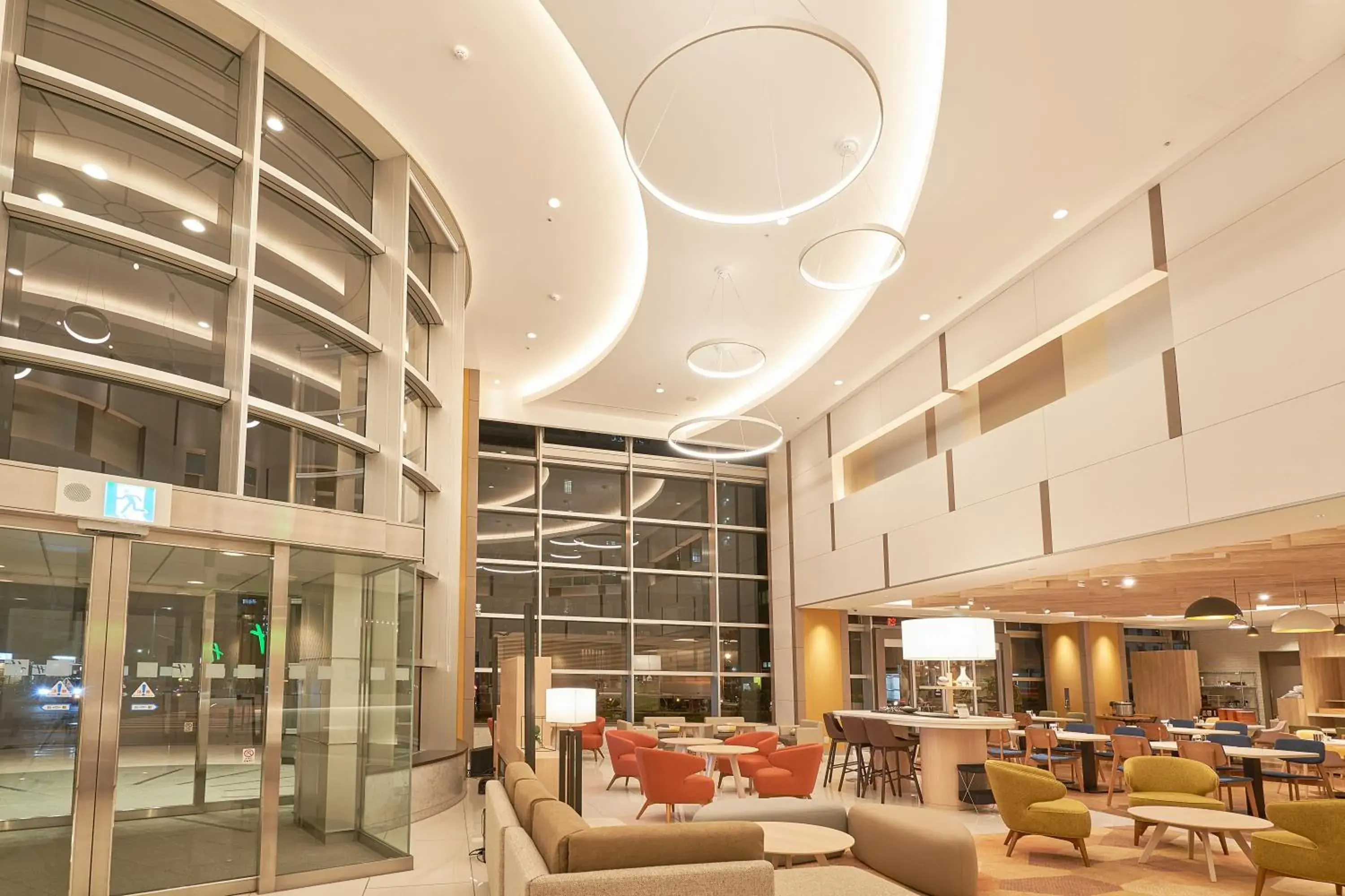 Lobby or reception, Restaurant/Places to Eat in Holiday Inn & Suites Shin Osaka, an IHG Hotel