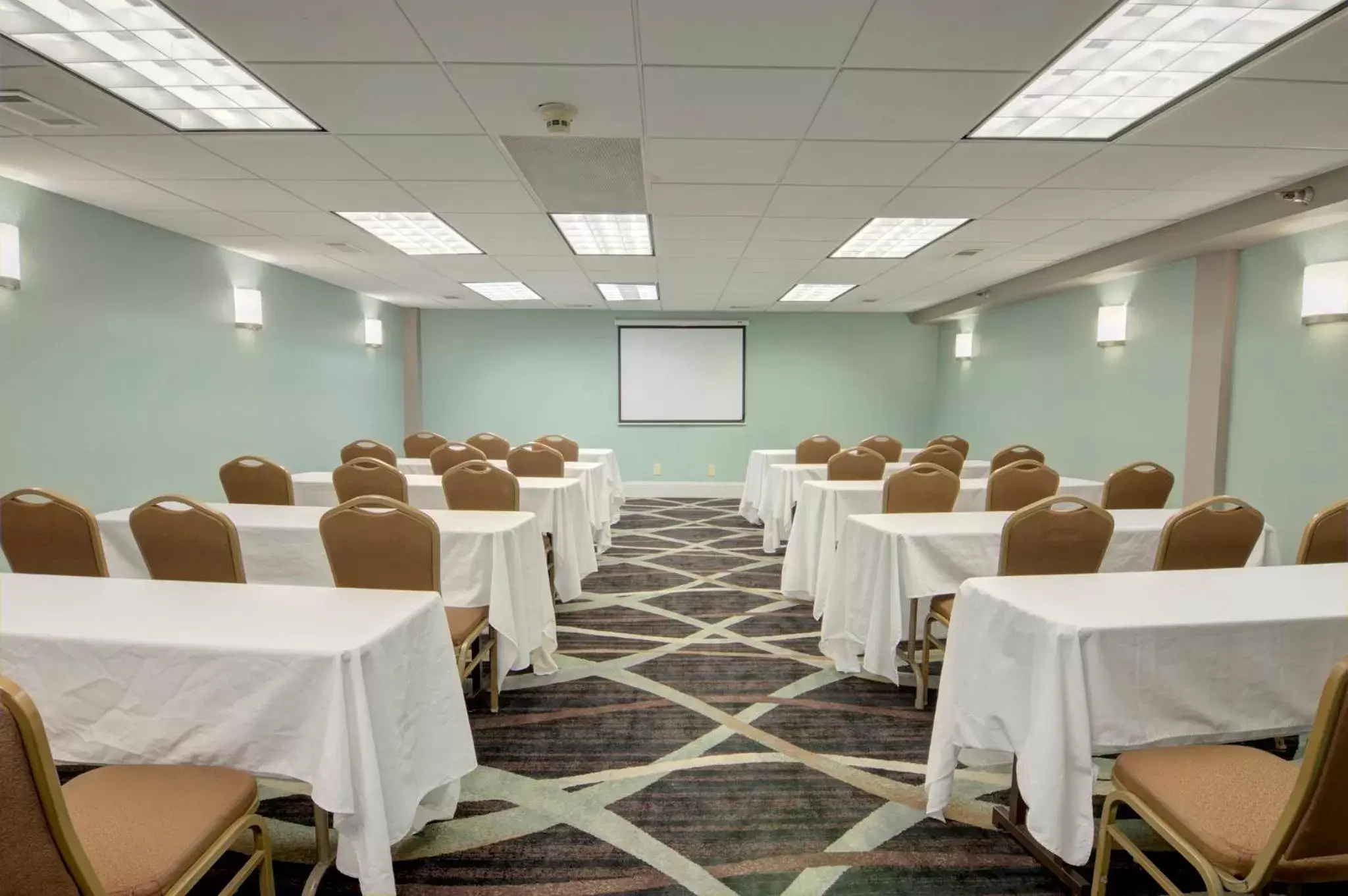 Meeting/conference room in Holiday Inn St. Petersburg N - Clearwater, an IHG Hotel