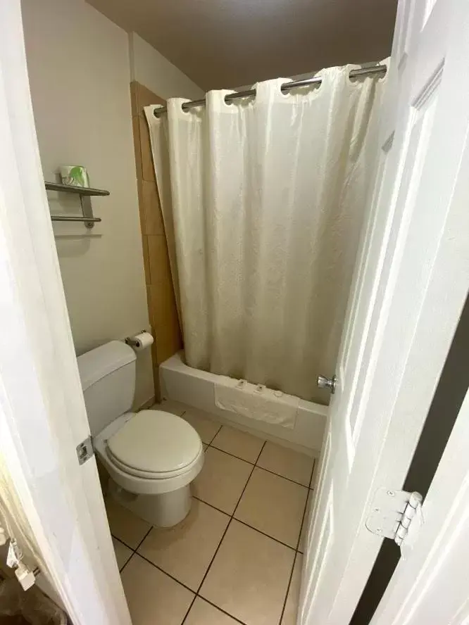 Bathroom in Cedar Creek Inn