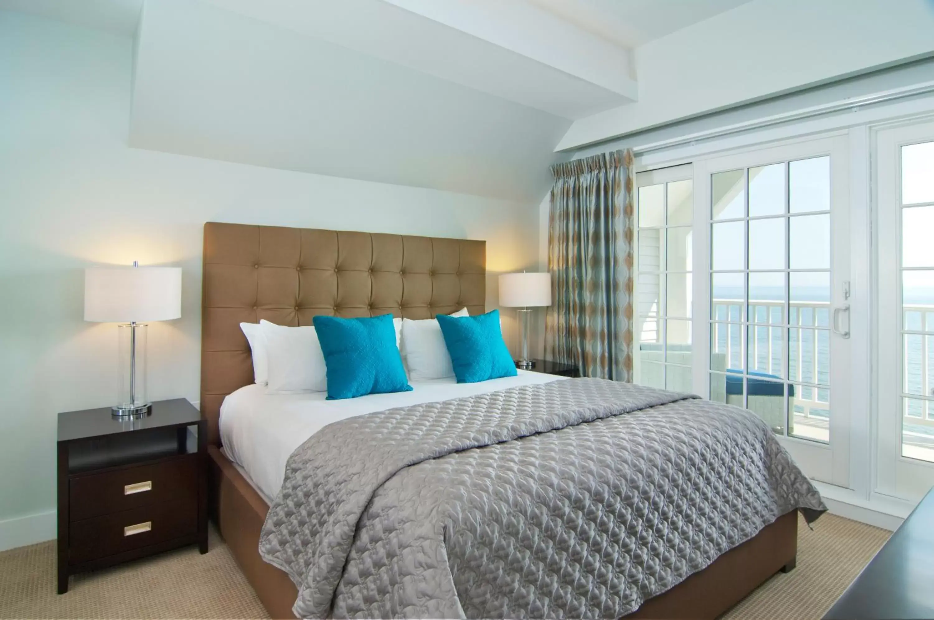 Bed in Water's Edge Resort & Spa Bed in Water's Edge Resort & Spa