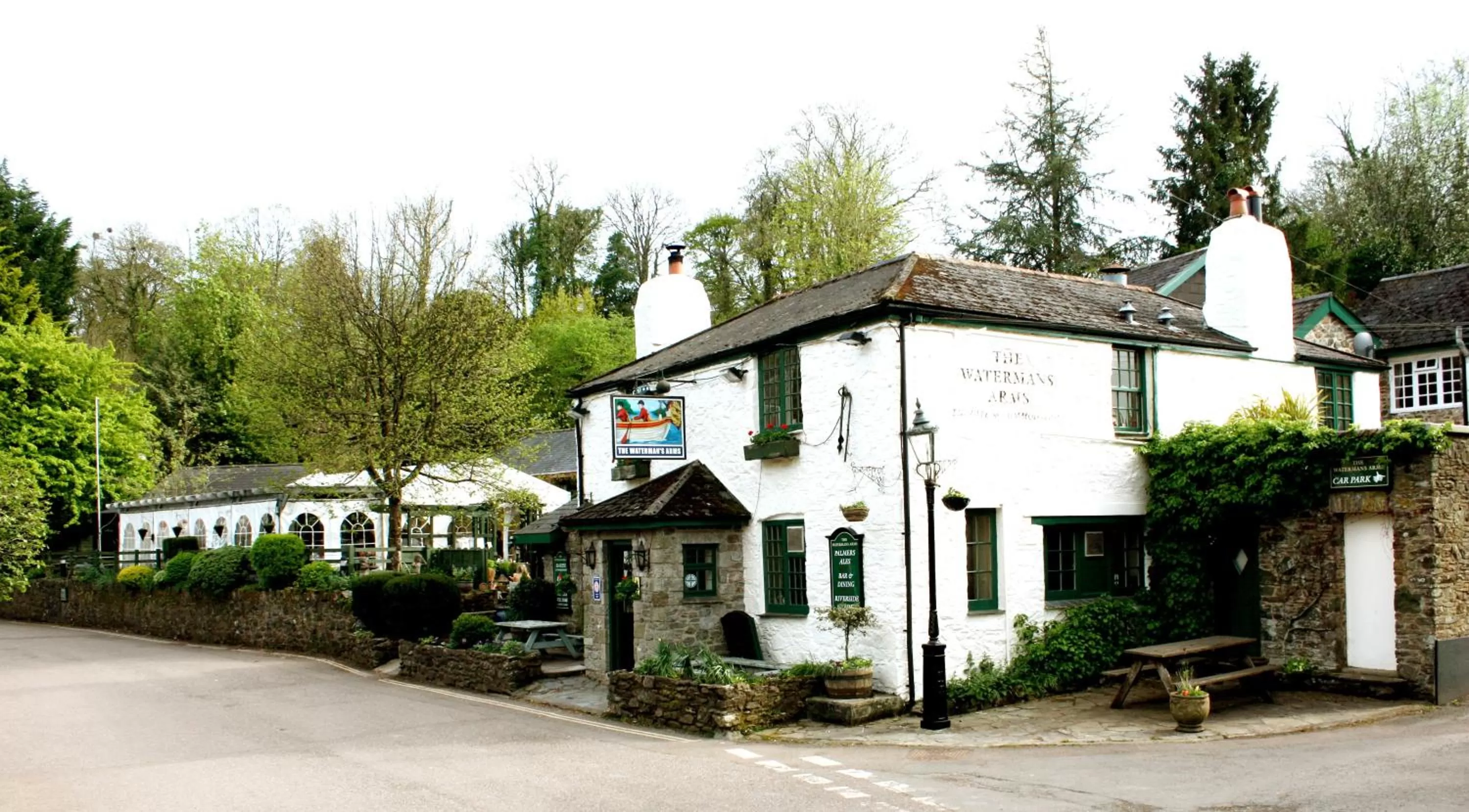 Restaurant/places to eat in The Waterman's Arms