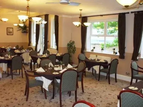 Restaurant/Places to Eat in Lauriston Hotel