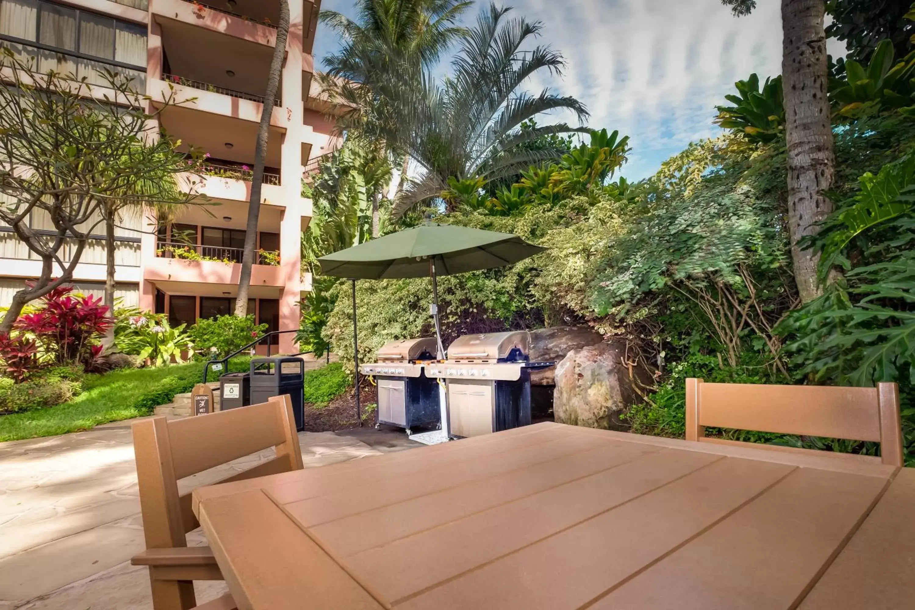 BBQ facilities in Kahana Falls Resort