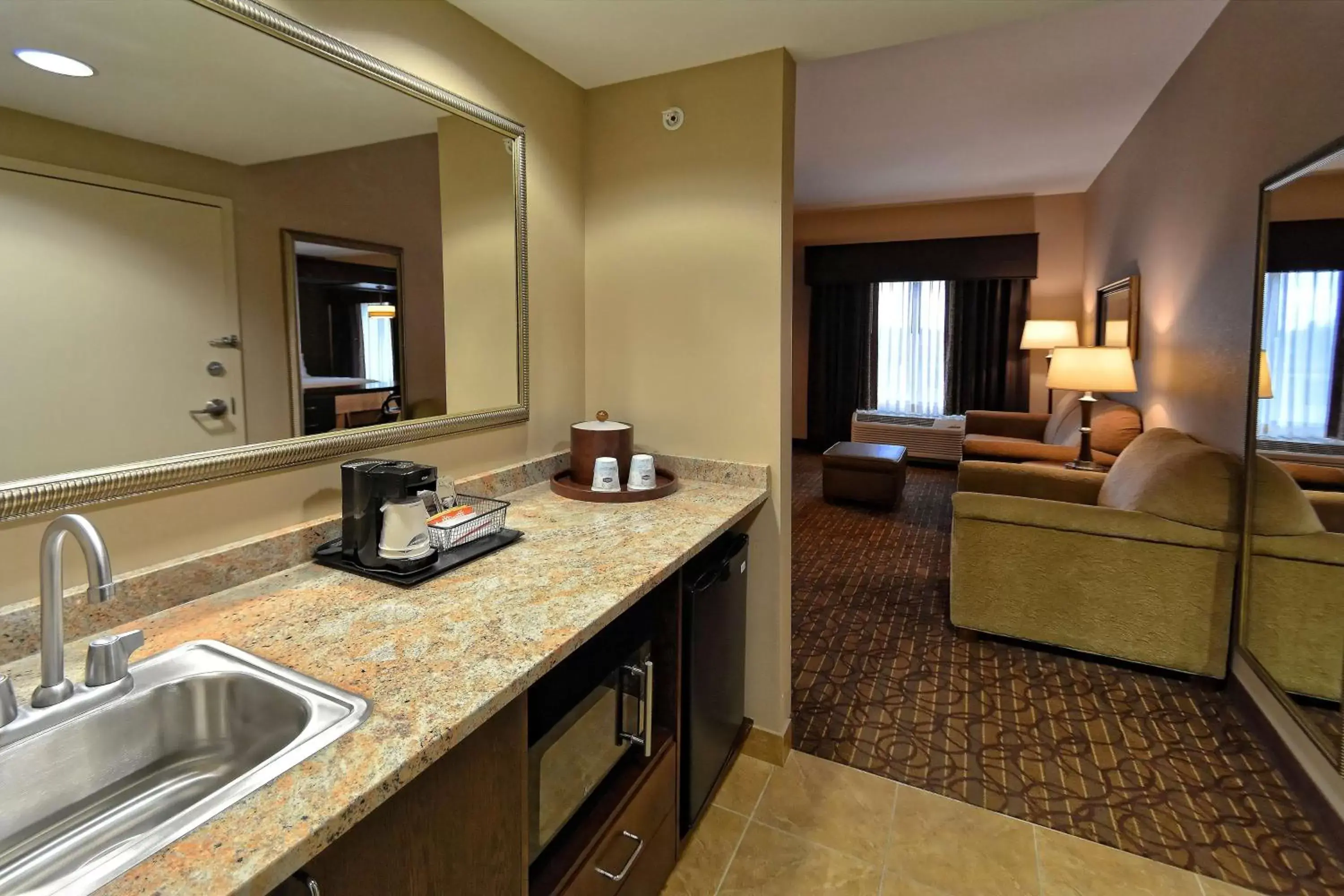 Kitchen or kitchenette, Kitchen/Kitchenette in Hampton Inn Geneseo