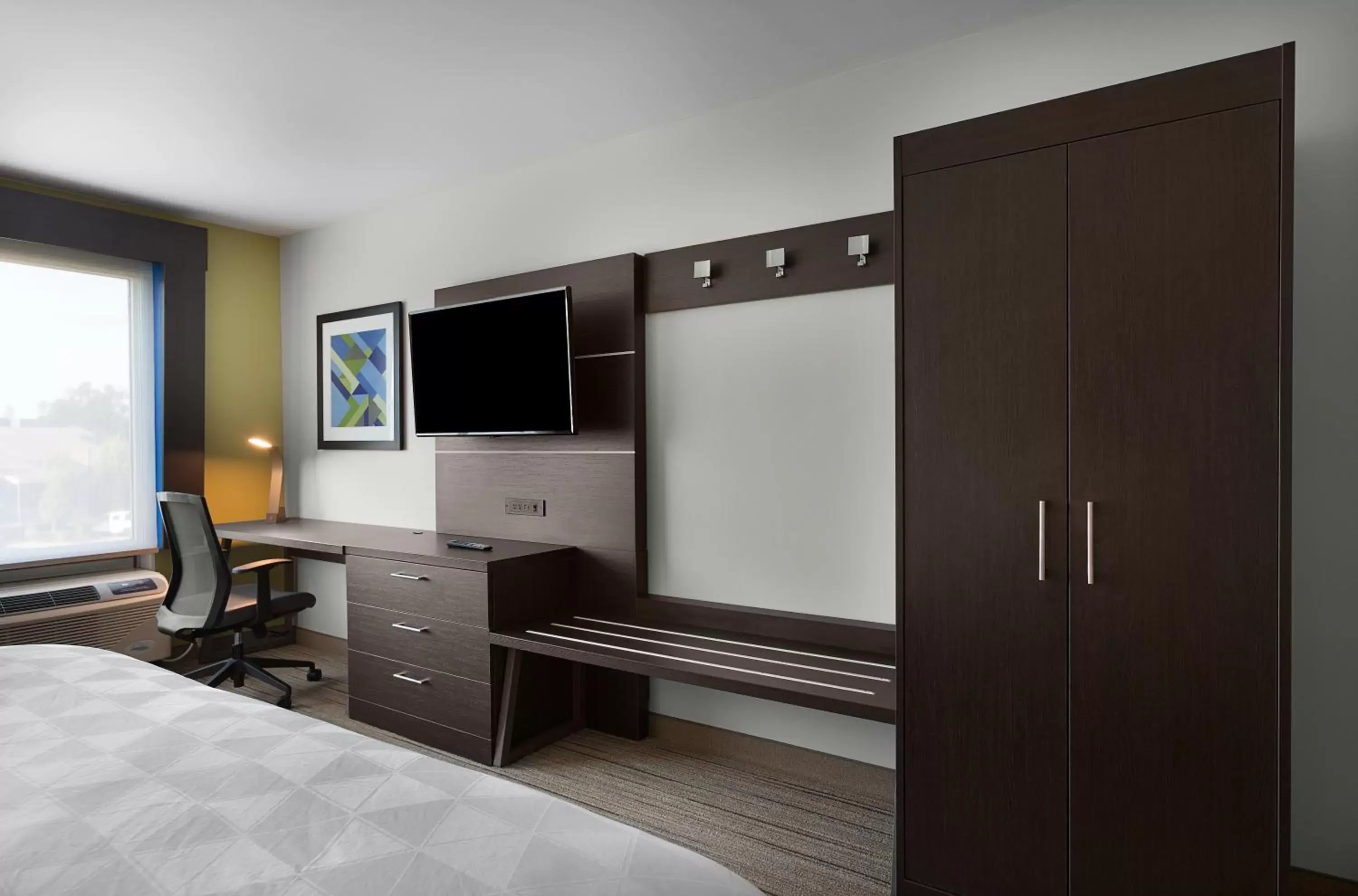 TV and multimedia, TV/Entertainment Center in Holiday Inn Express - Lake Park, an IHG Hotel