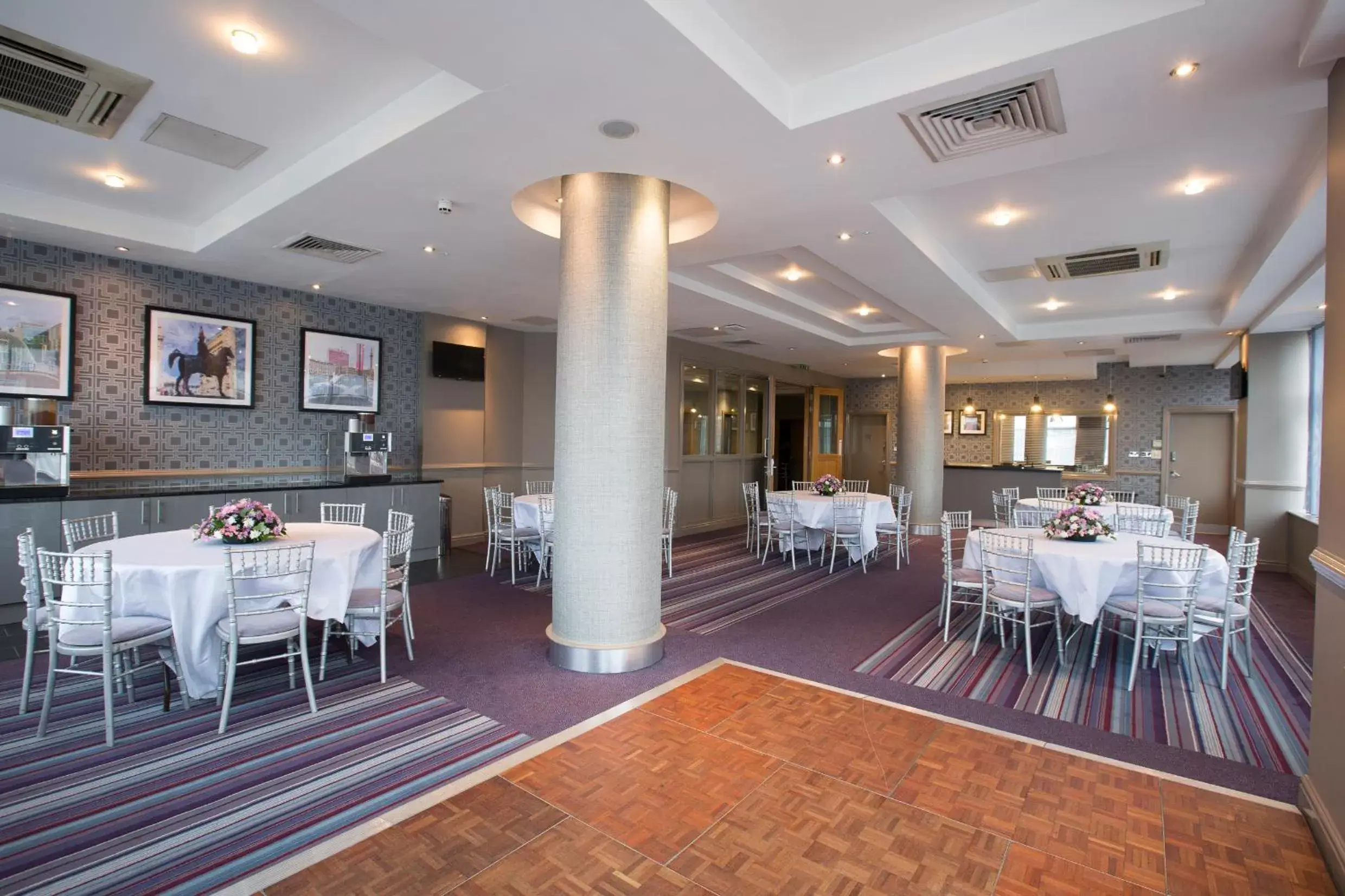 Meeting/conference room, Restaurant/Places to Eat in Leonardo Hotel Glasgow - Formerly Jurys Inn