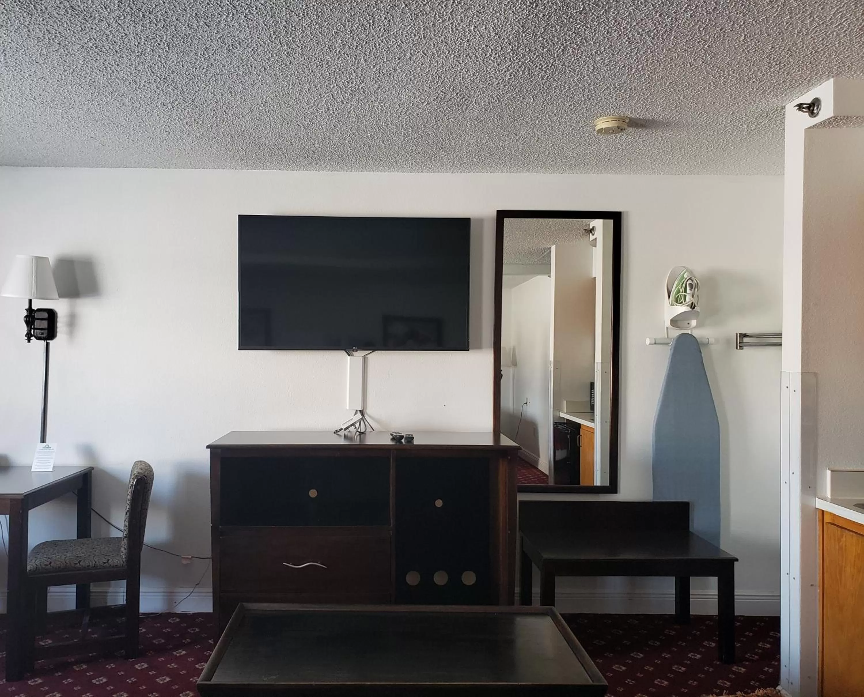 Seating area in Days Inn by Wyndham Lake Village