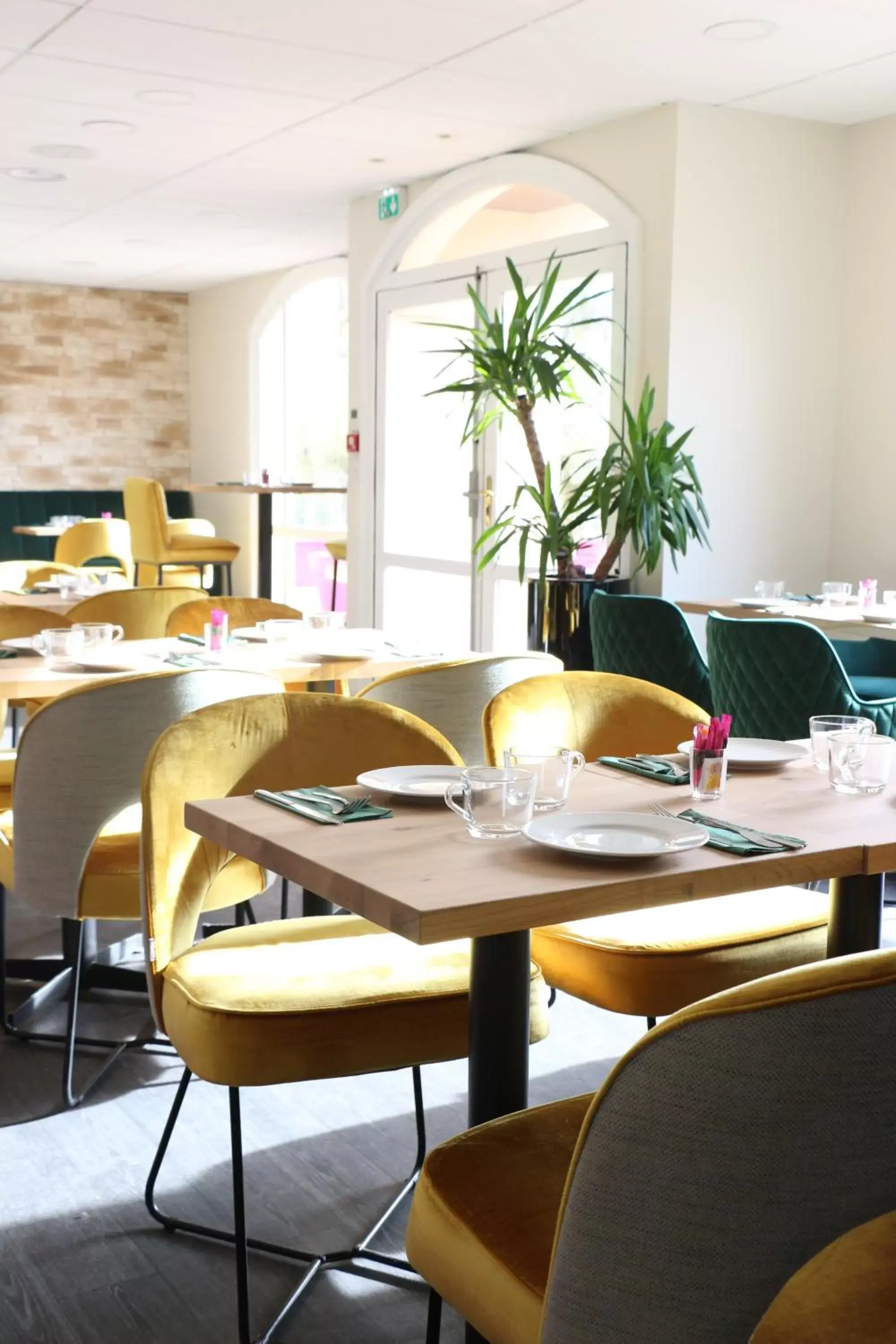 Breakfast, Restaurant/Places to Eat in Quality Suites Maisons-Laffitte Paris Ouest