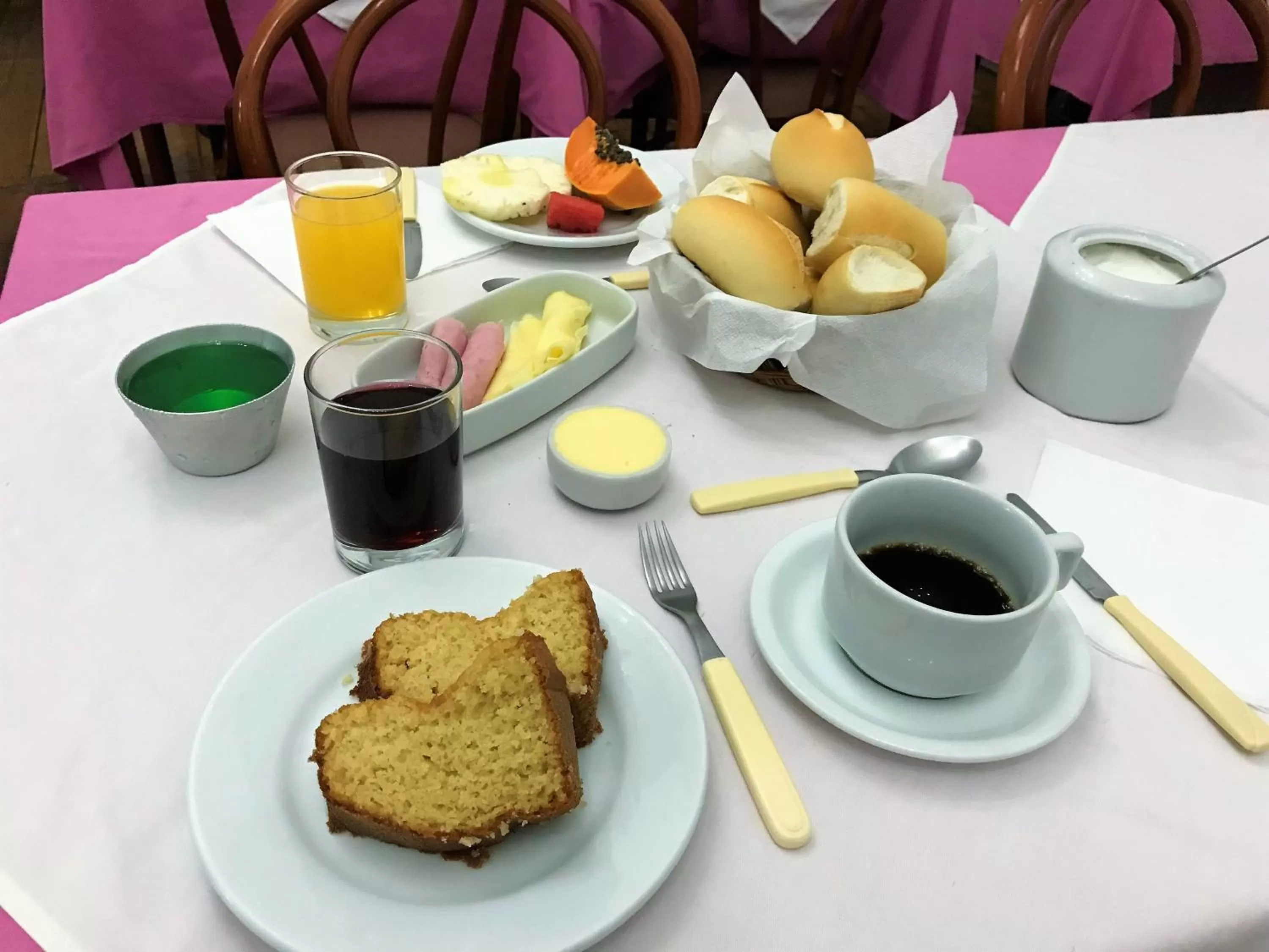 Breakfast in Hotel São Jorge São Paulo - Próximo a 25 de março, região do Brás, fácil acesso ao Expo Center Norte e Mercado Municipal SP