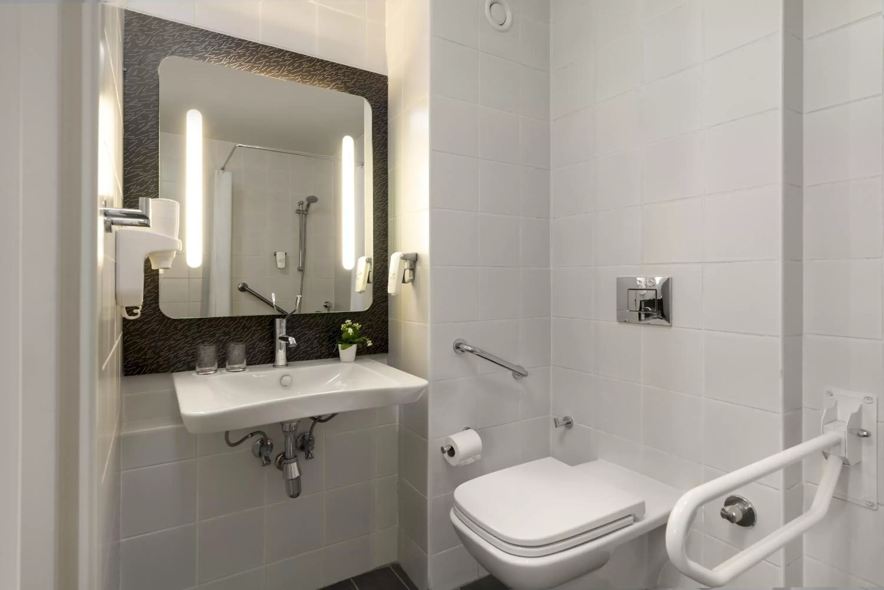 Toilet, Bathroom in ibis Ankara Airport Hotel