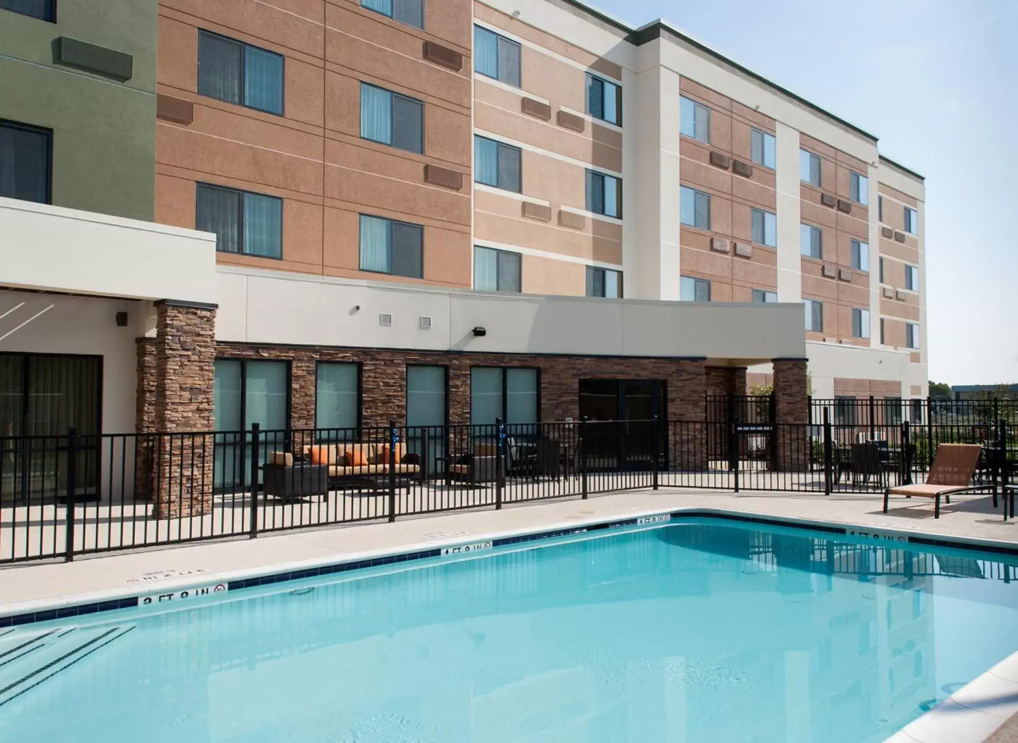 Swimming pool, Property Building in Courtyard by Marriott Houston NASA Clear Lake