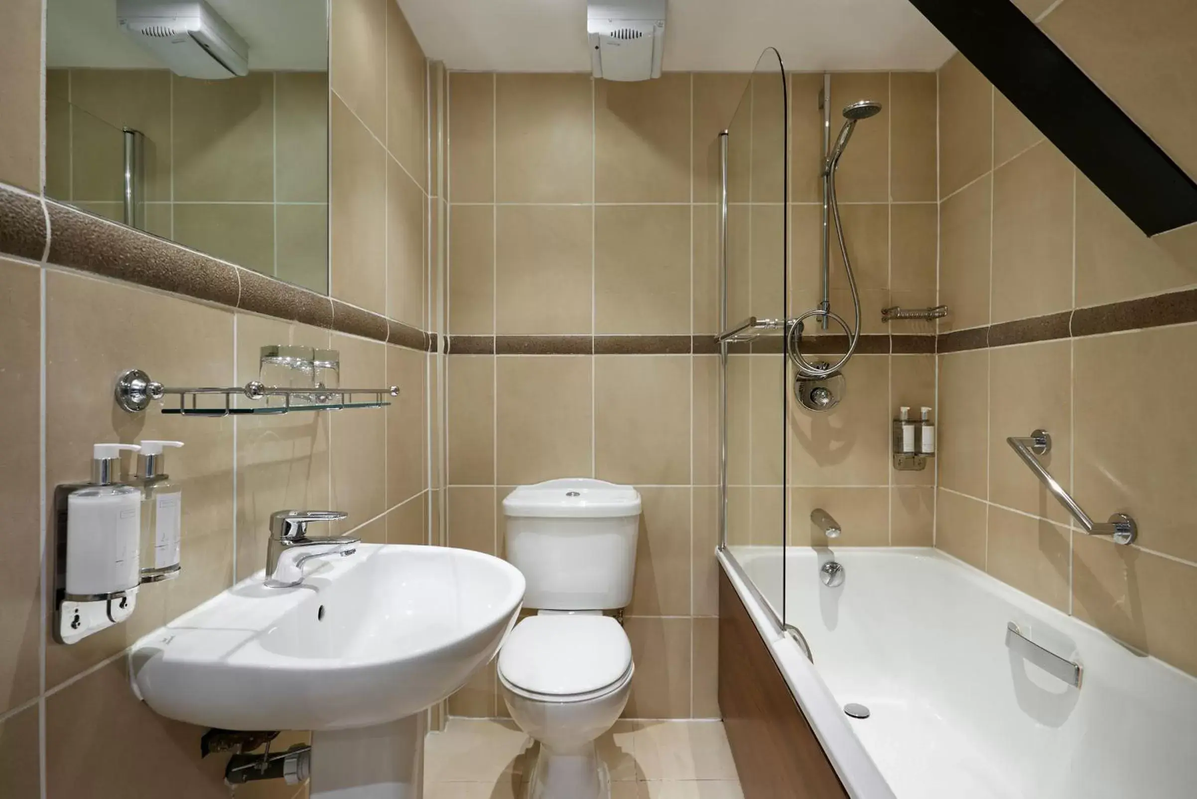 Bathroom in The Royal Adelaide Hotel