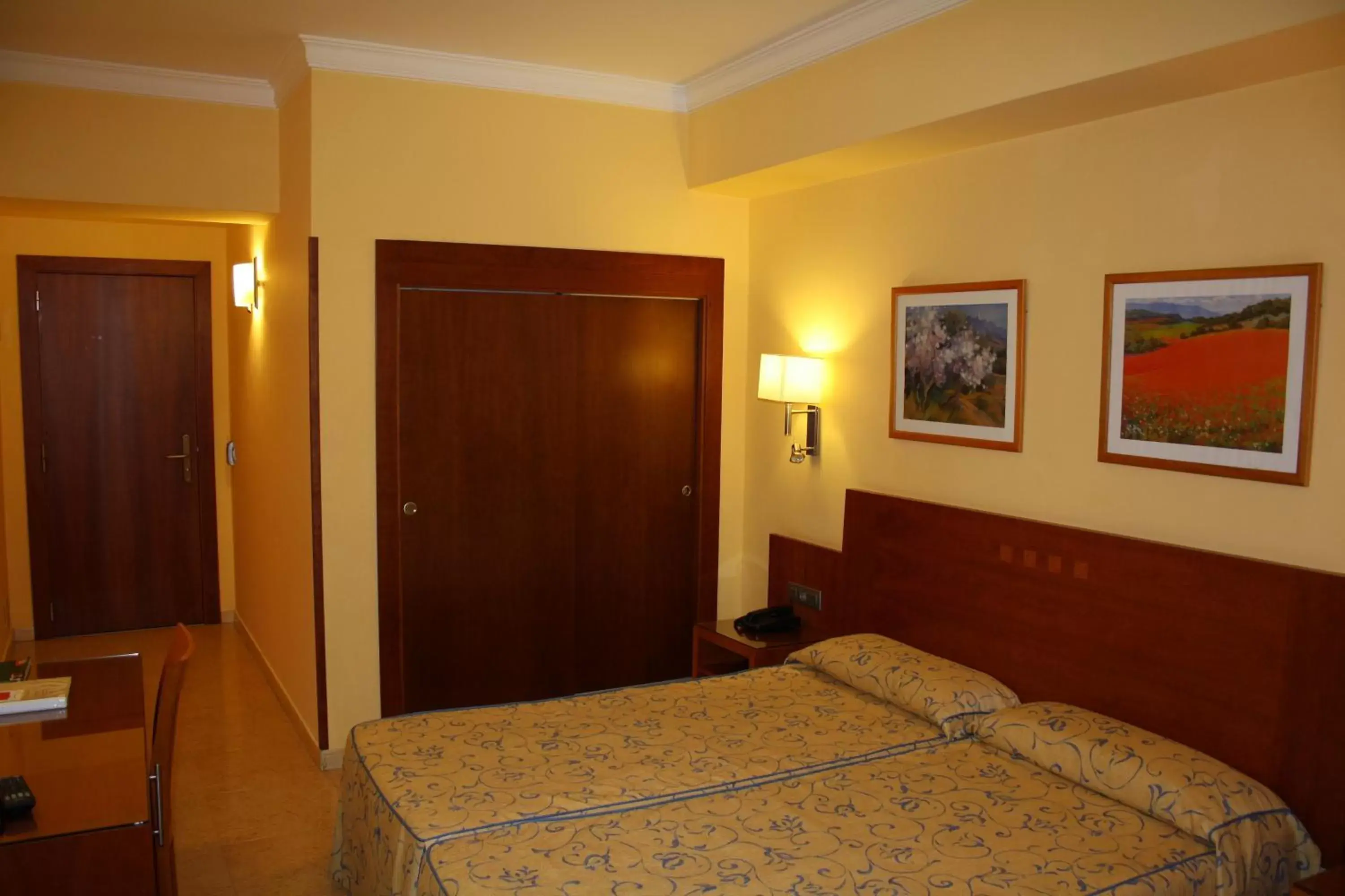 Bedroom, Bed in Hotel Pujol