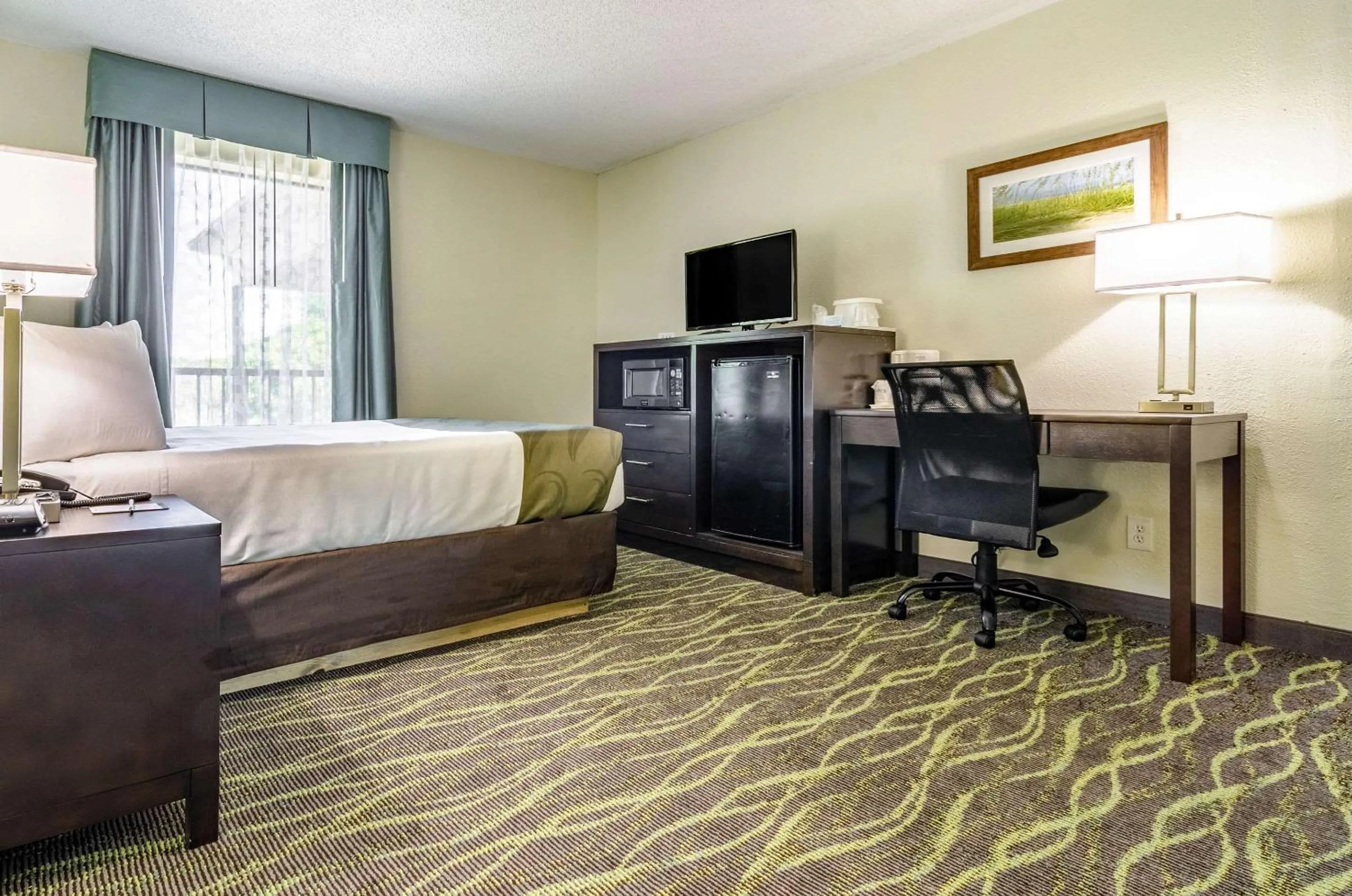 Photo of the whole room, Bed in Quality Inn & Suites Creedmoor - Butner