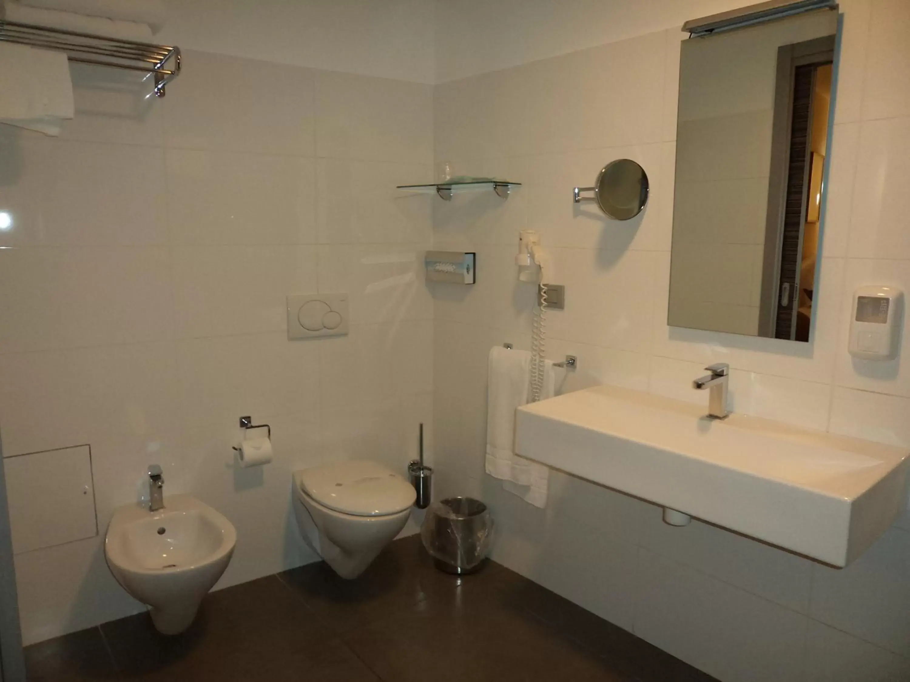 Bathroom in ibis Styles Catania Acireale