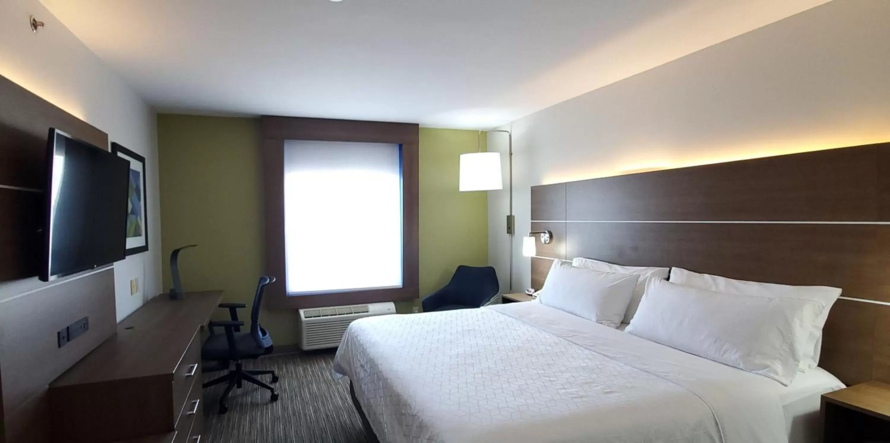 Photo of the whole room, Bed in Holiday Inn Express & Suites-Regina-South, an IHG Hotel