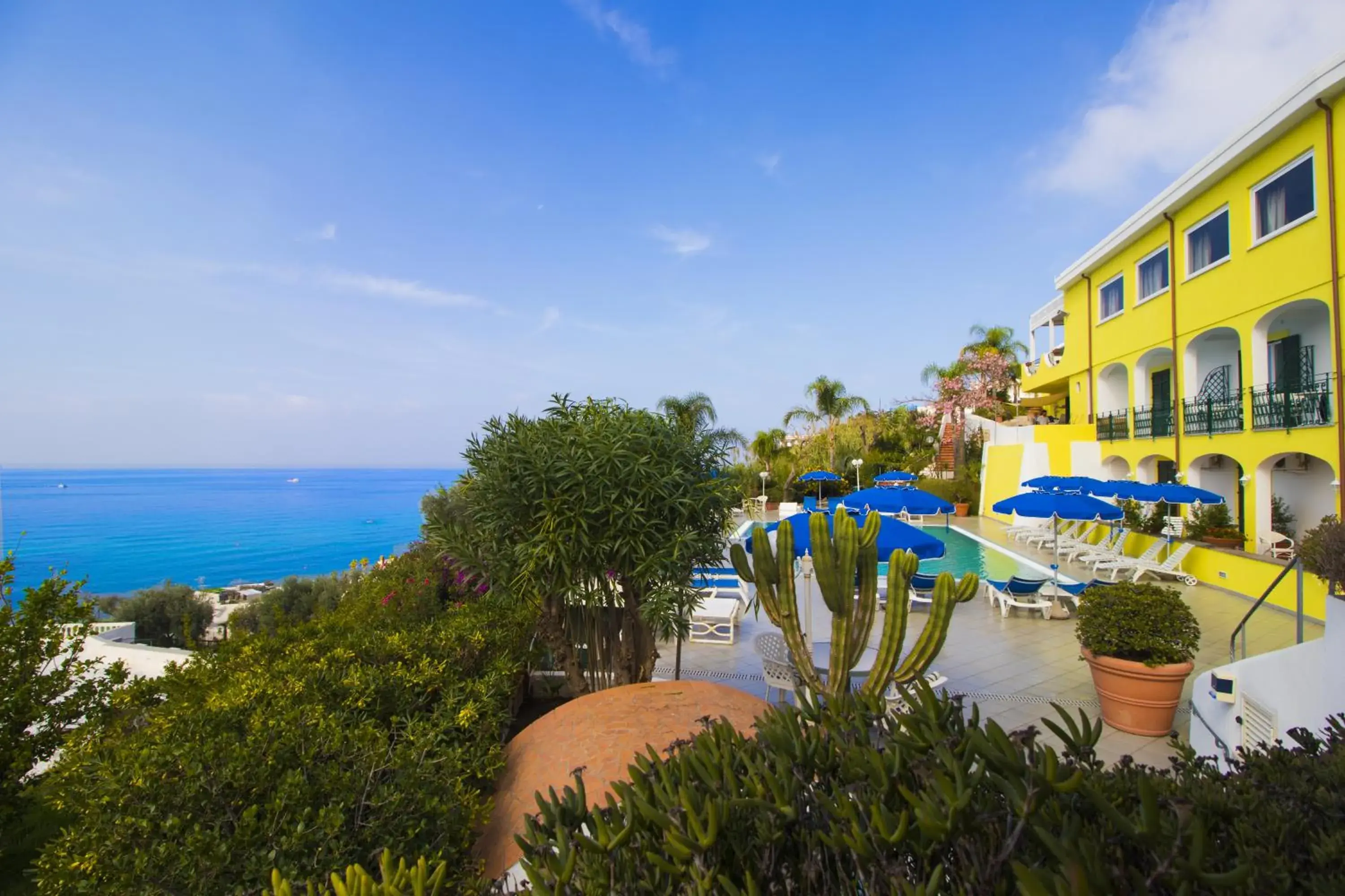 Property building, Pool View in Hotel Capizzo