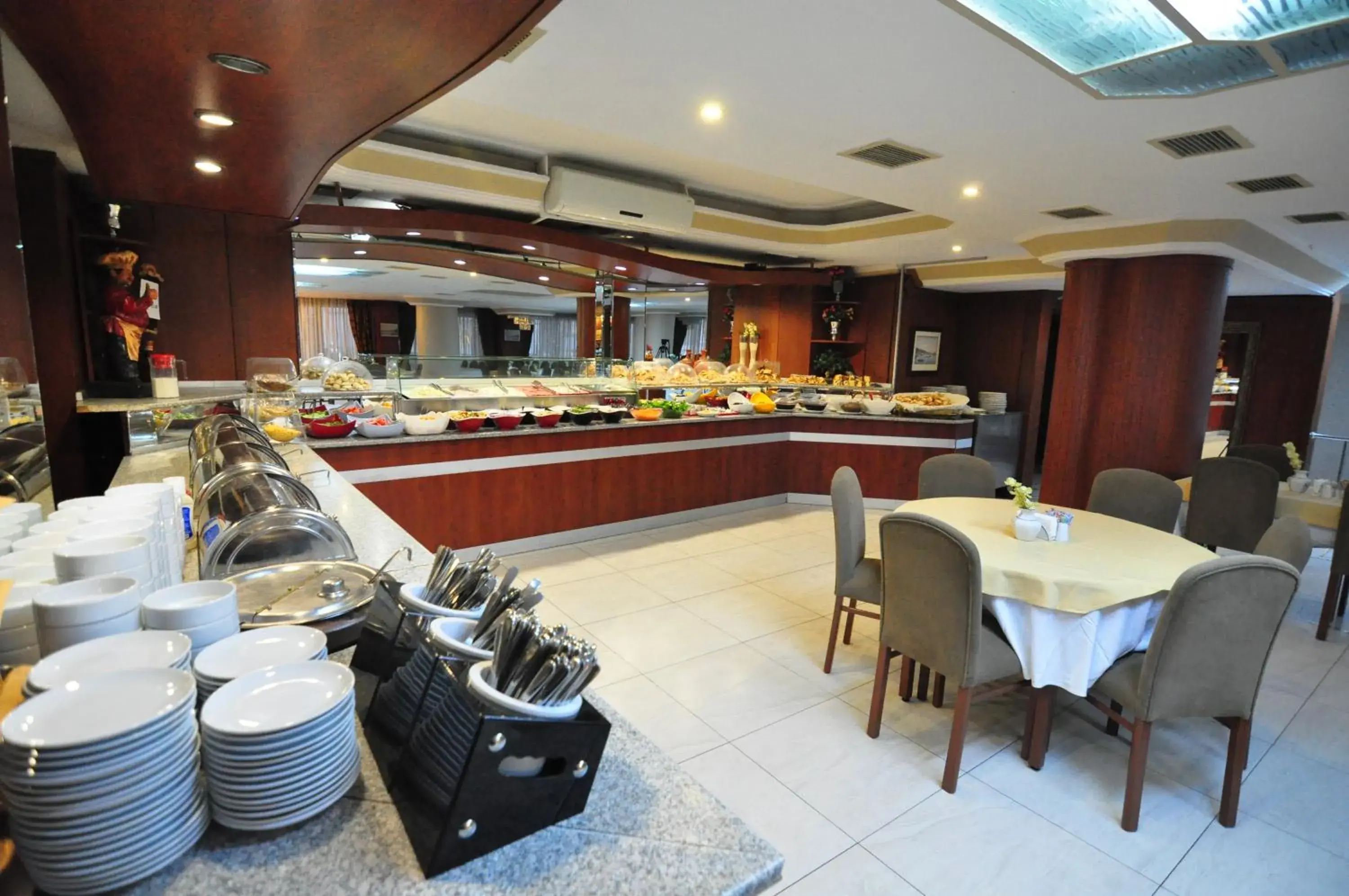 Buffet breakfast, Restaurant/Places to Eat in Hotel Buyuk Sahinler
