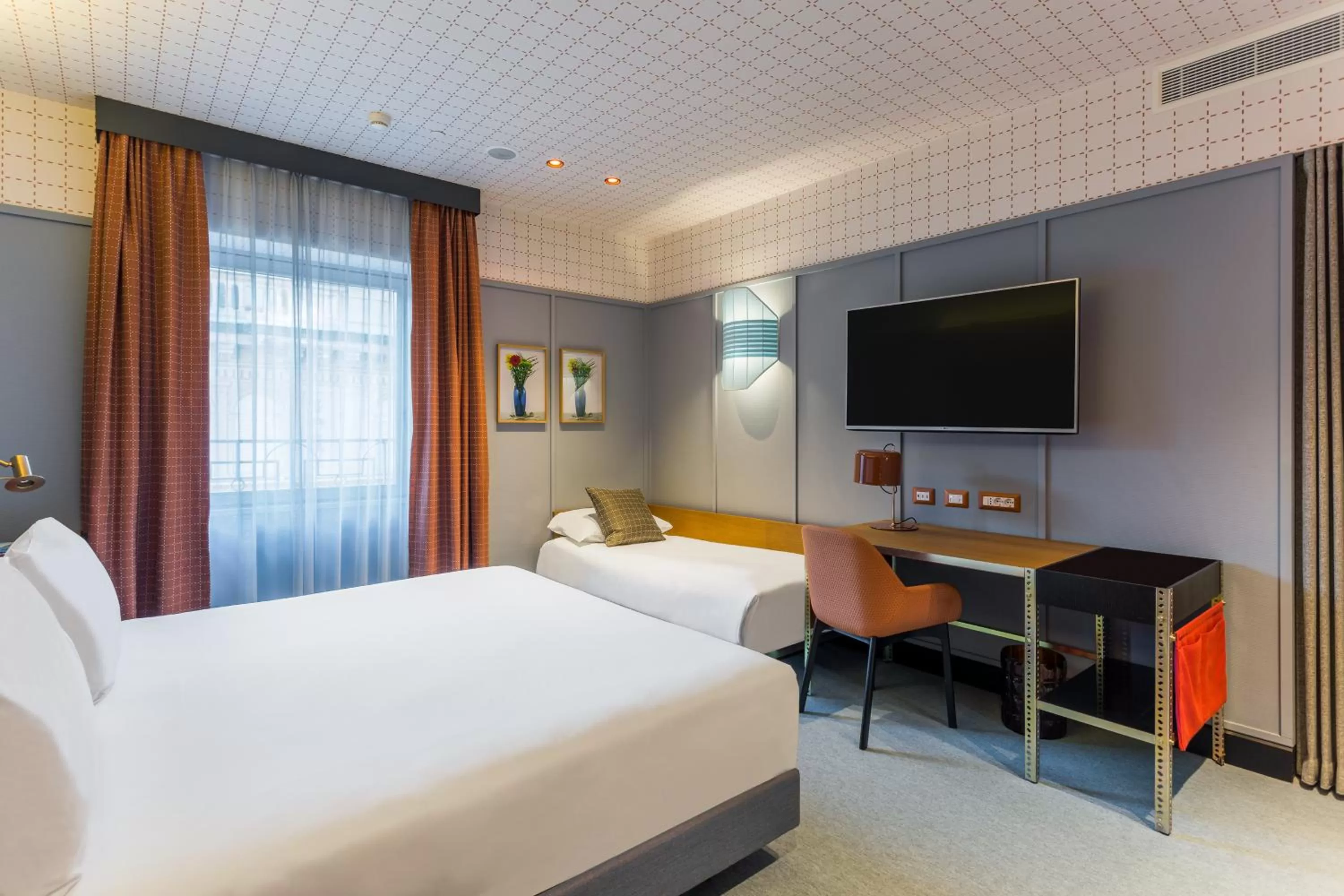 Photo of the whole room, Bed in Room Mate Collection Giulia, Milan