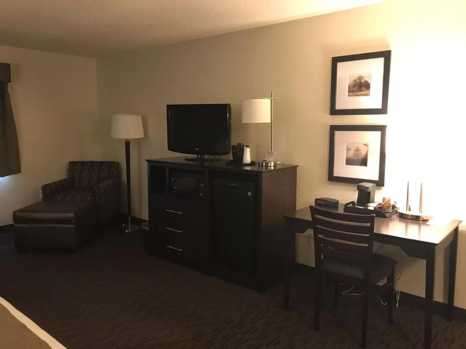 TV and multimedia, TV/Entertainment Center in AmericInn by Wyndham Hotel and Suites Long Lake