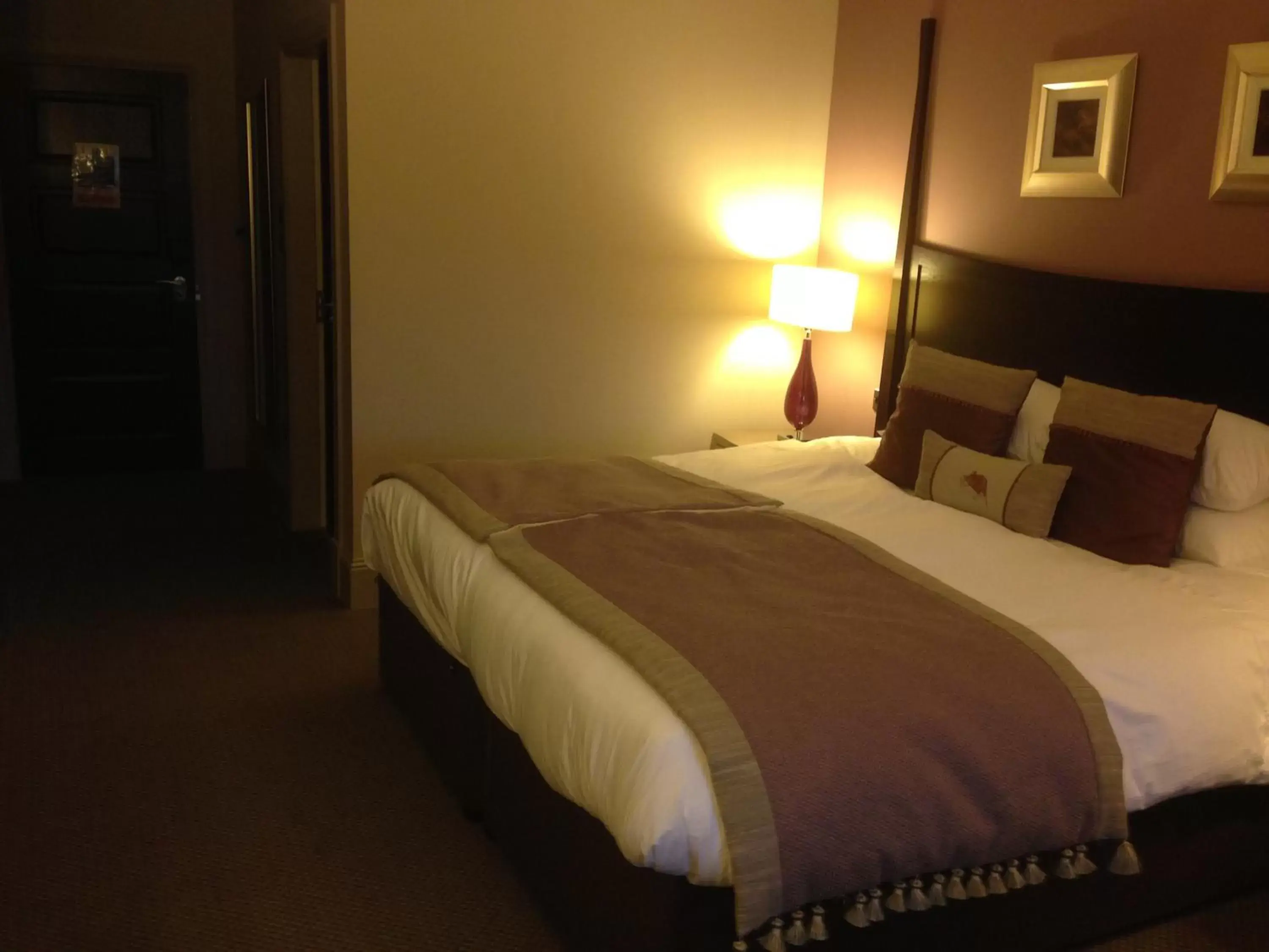 Bedroom, Bed in Dumfries Arms Hotel
