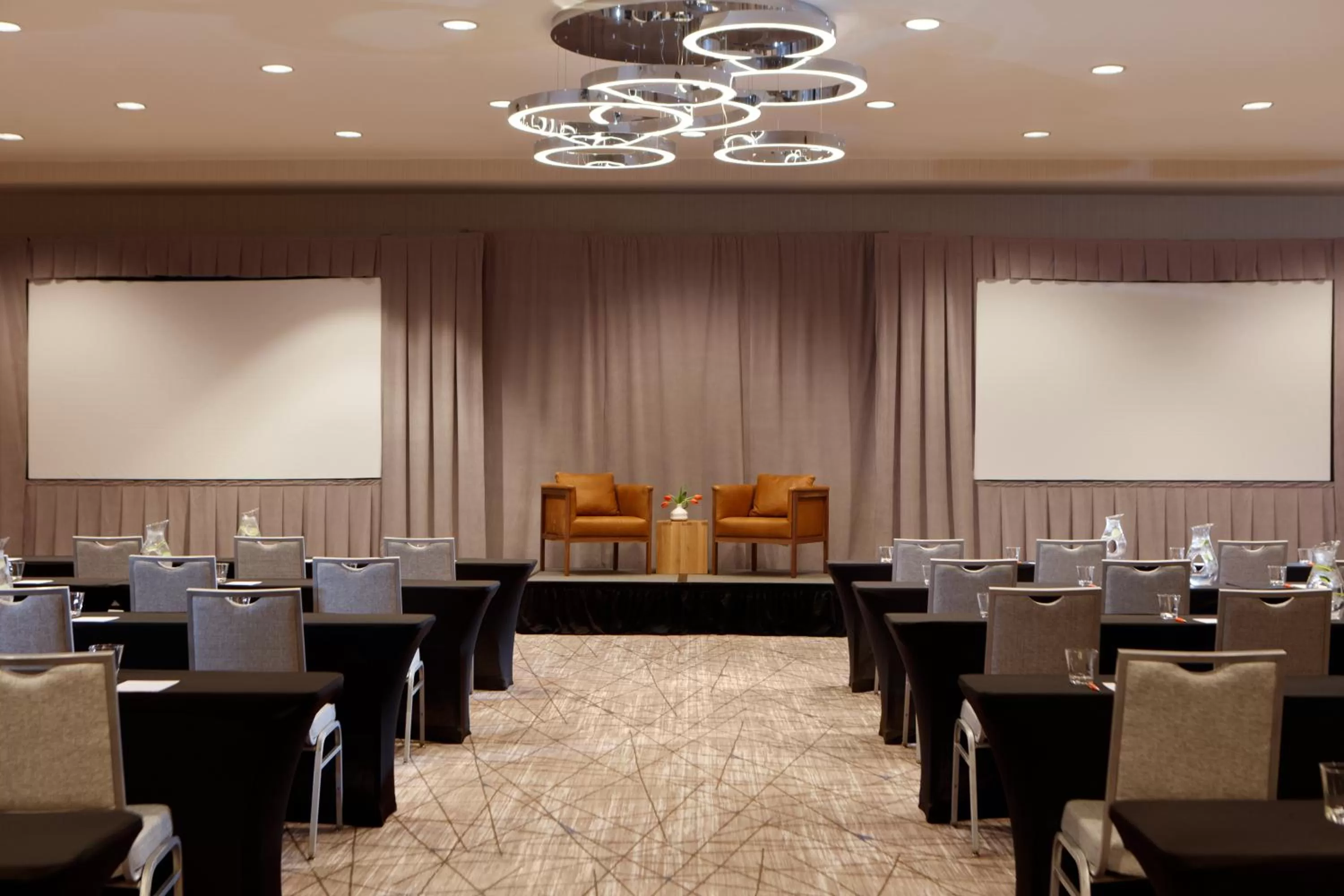 Meeting/conference room in Kimpton Overland Hotel - Atlanta Airport by IHG