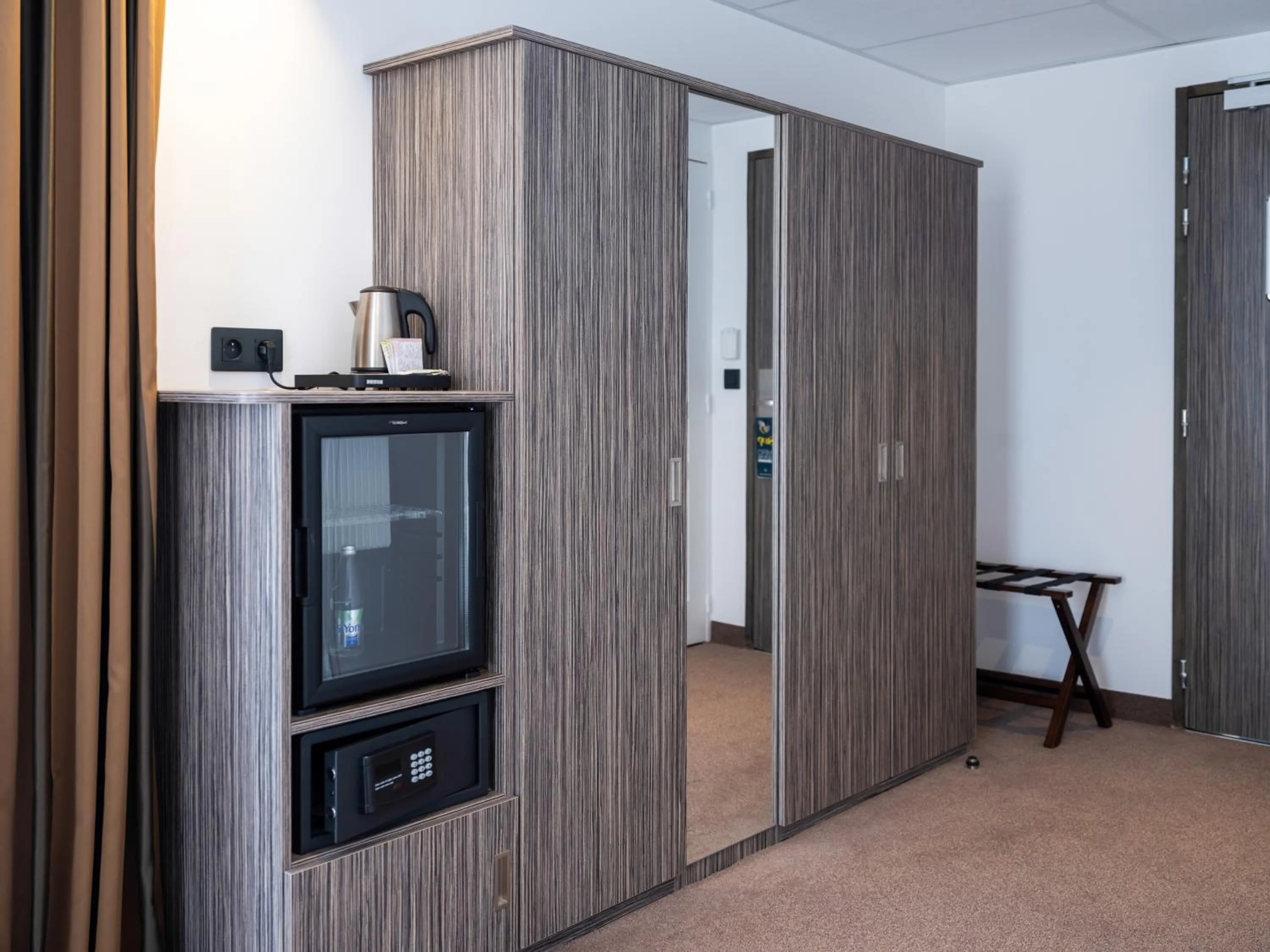 oven in Golden Tulip La Baule Hotel and Residence