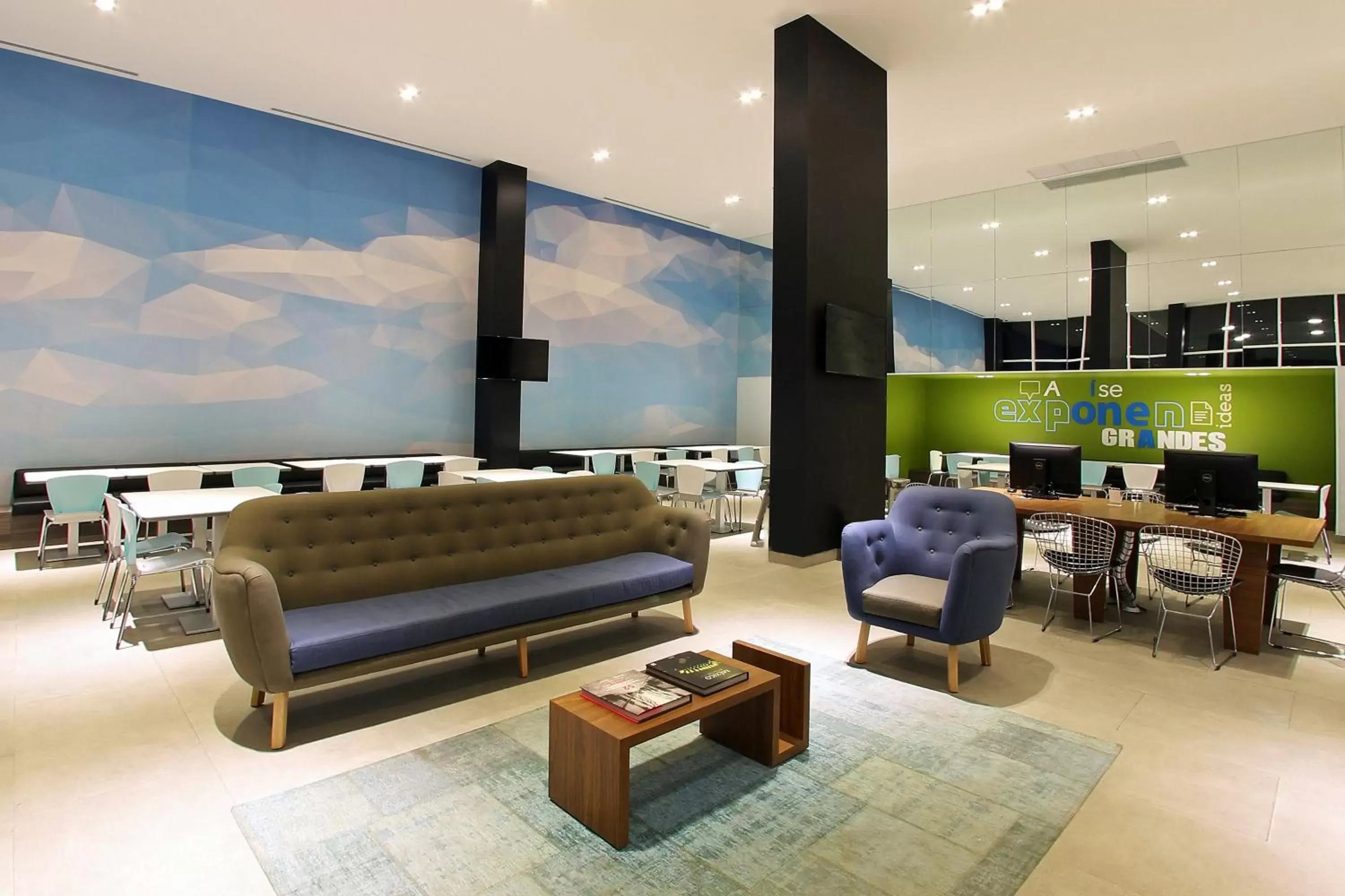 Lobby or reception in One Cuautitlan Lobby or reception in One Cuautitlan