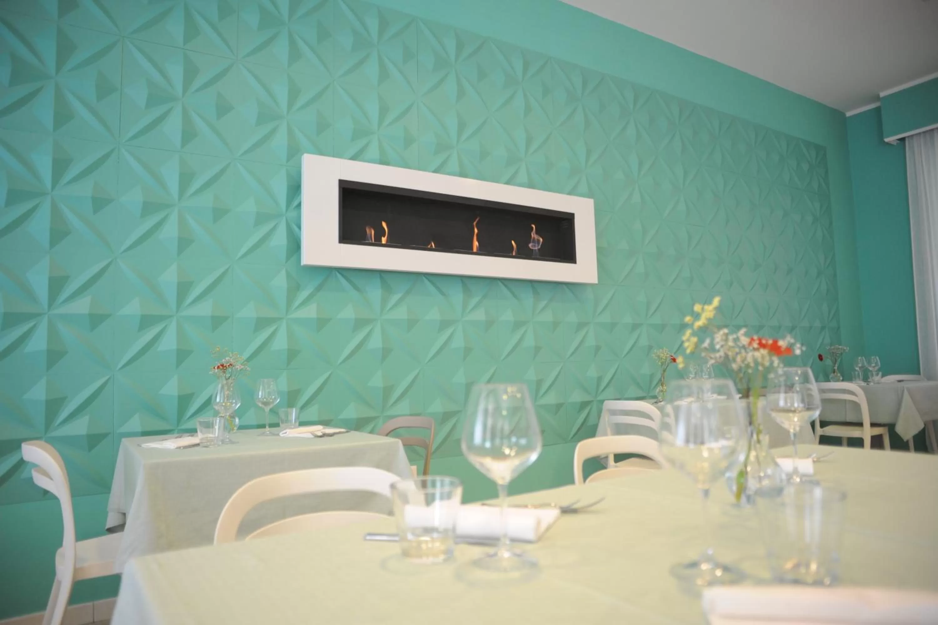 Restaurant/places to eat in GG8 Hotel & Suite SPA