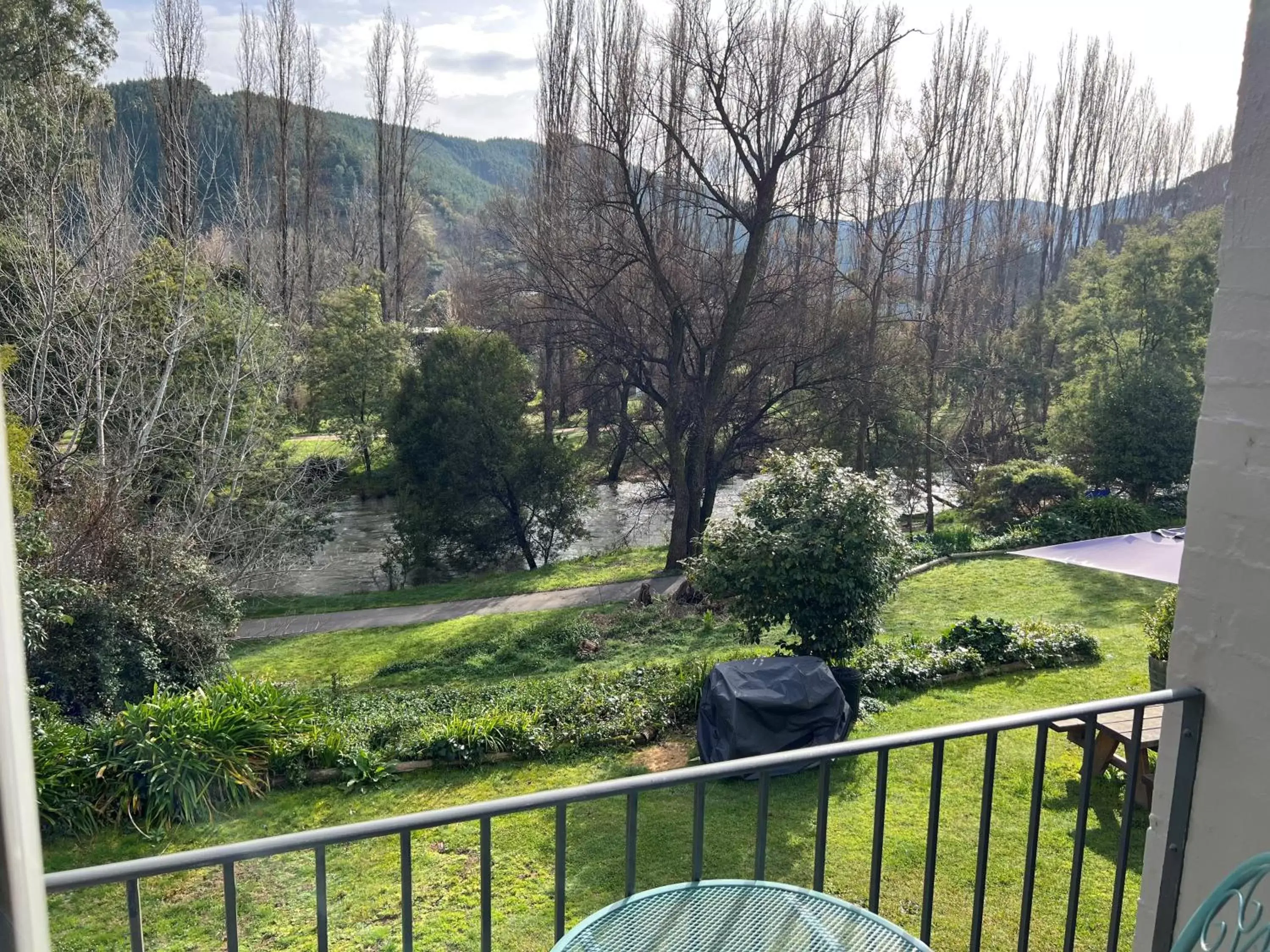 Garden view in Riverbank Park MOTEL